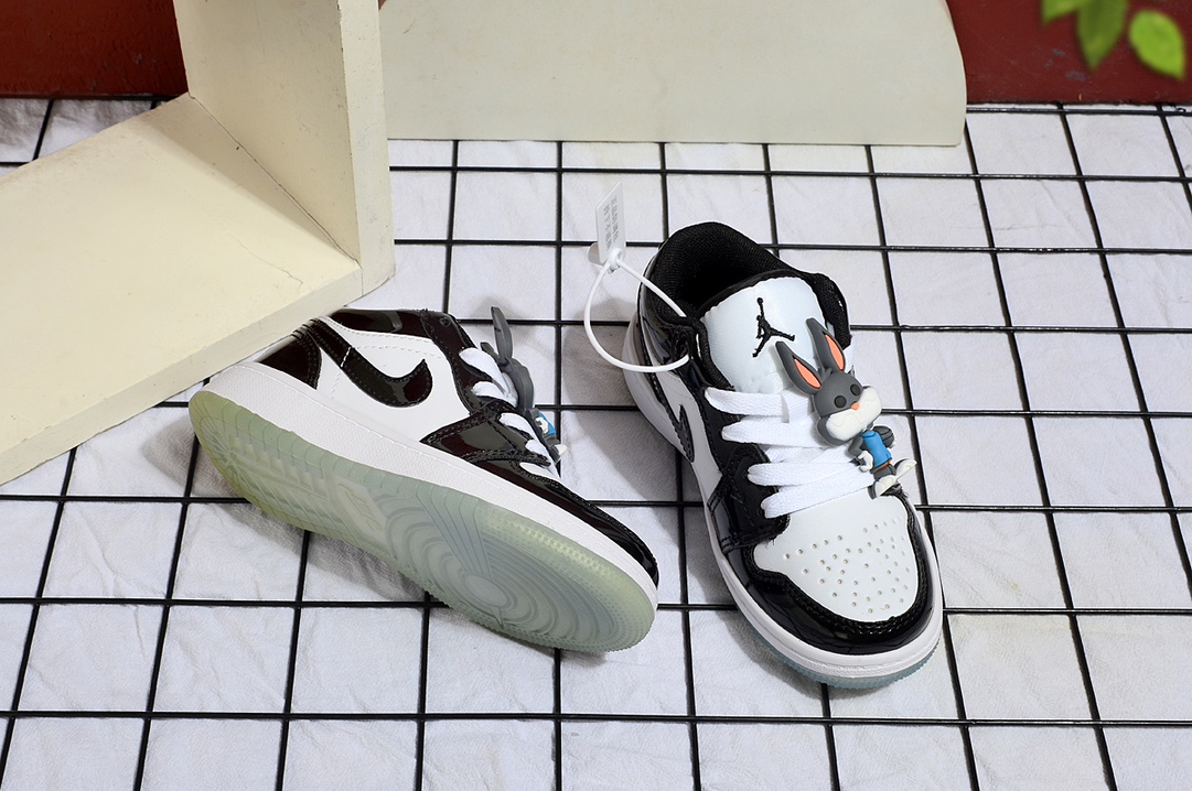 图片[2]-Jordan/乔丹 童鞋版本上线👣你家有个fashion宝贝👶🏻中底注胶孔内置真Sole气垫❗️耐克Air Jordan Brand 1 Mid GS\”Hulk\”AJ1乔丹一代低帮经典复古文化休闲运动篮球鞋“乔1低邦童鞋系列” 类型：低邦童鞋 尺码：22 23 24 25 26 27 28 29 30 31 32 33 34 35 36 37-选品中心