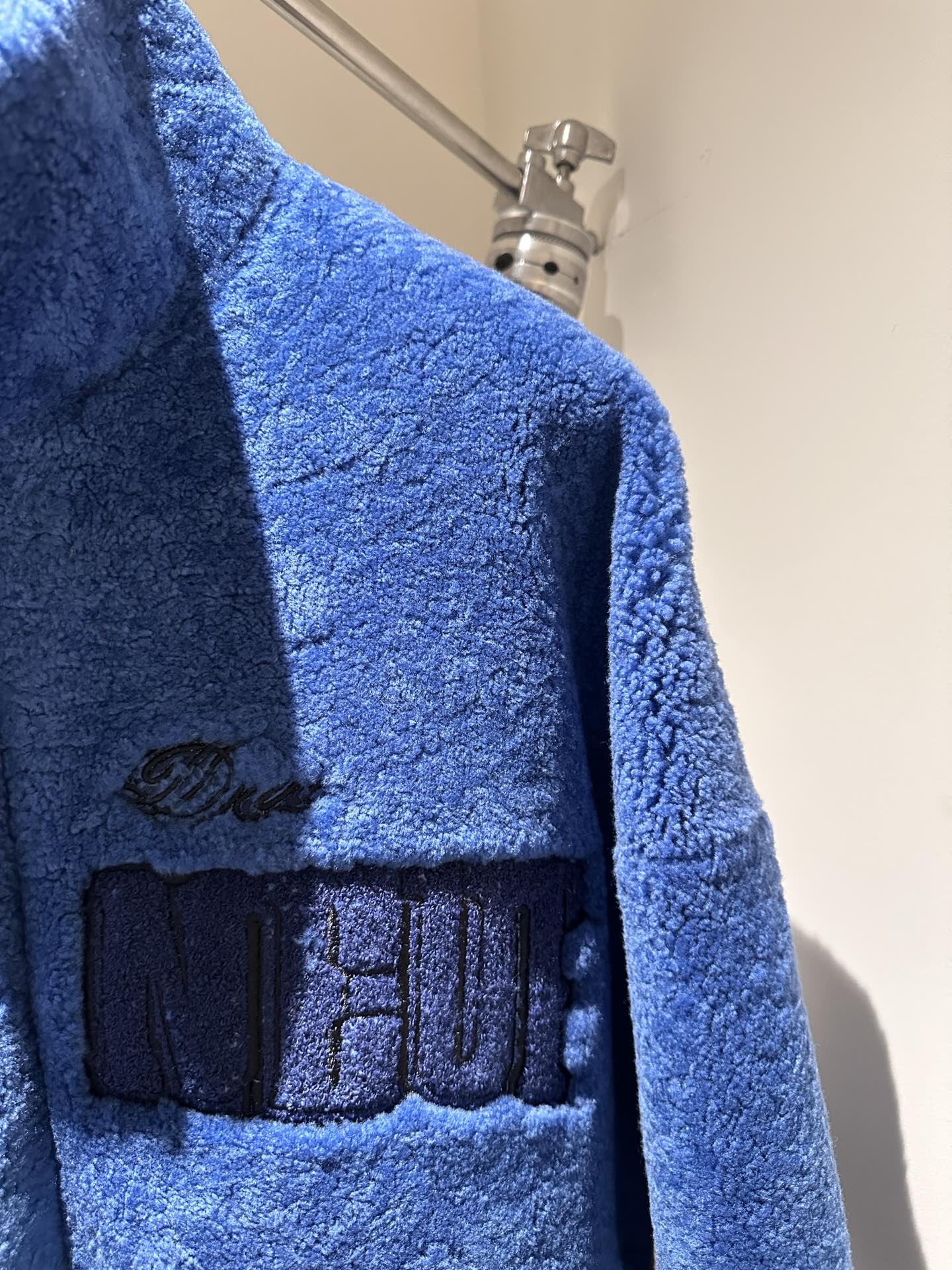 Louis Vuitton Shearling Oversized Jacket - Warm & Luxurious 6 i1734010694 3812 3