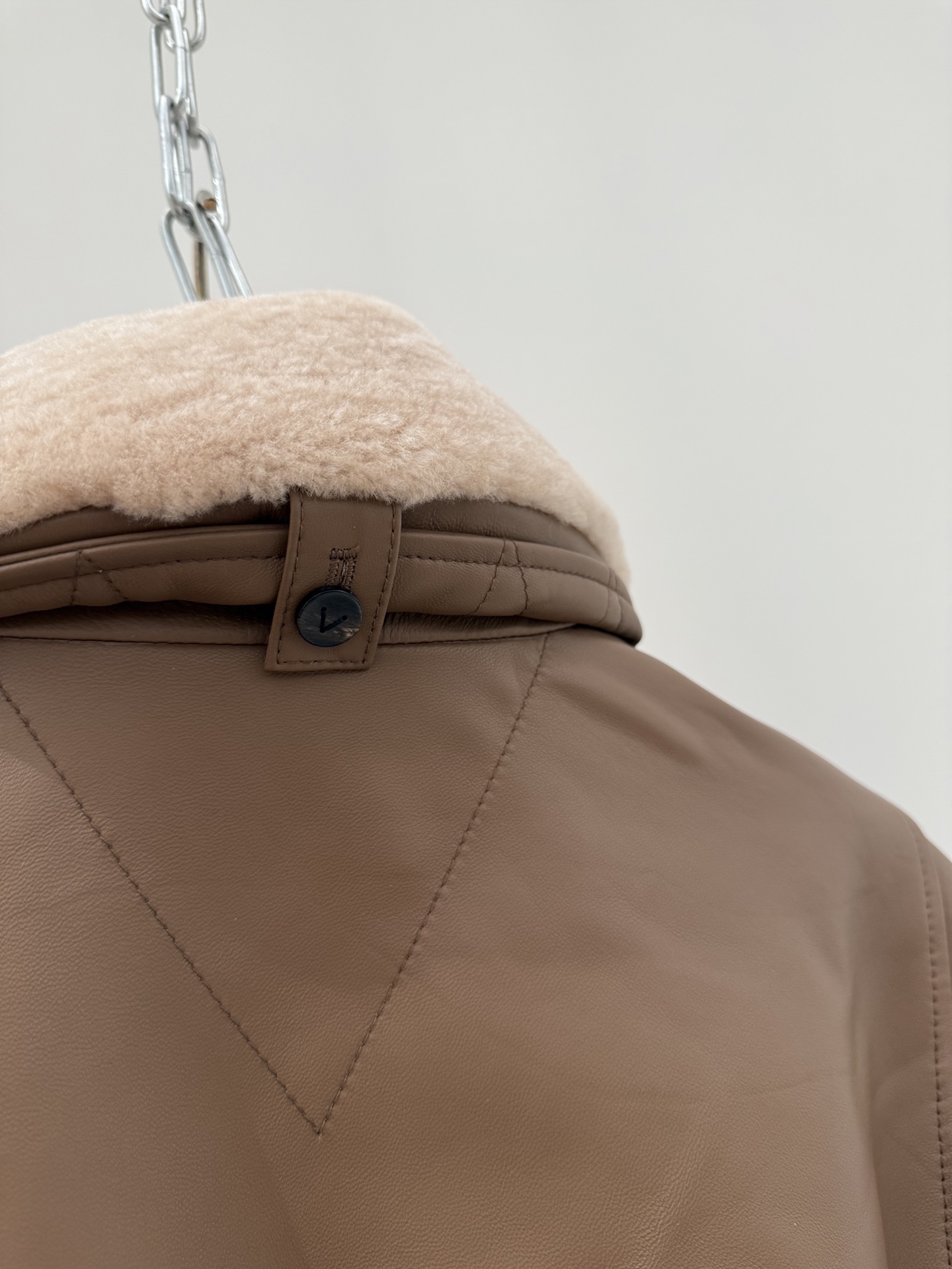 Bottega Veneta Lambskin Leather Jacket with Detachable Wool Collar 7 i1756104525631 113 0 5