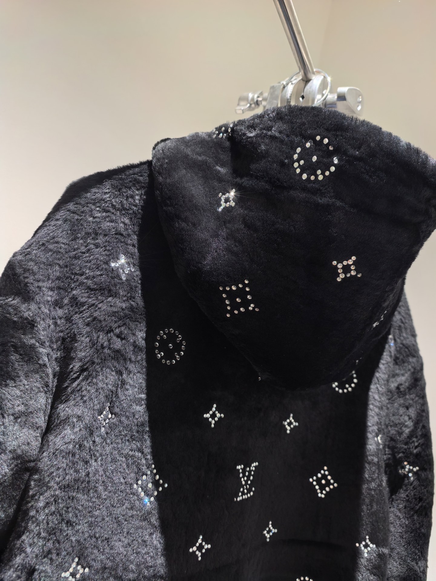 Luxury Sheepskin & Wool Blend Gloves with Handcrafted Rhinestone Detail 4 i1757309965761 3366 0 2