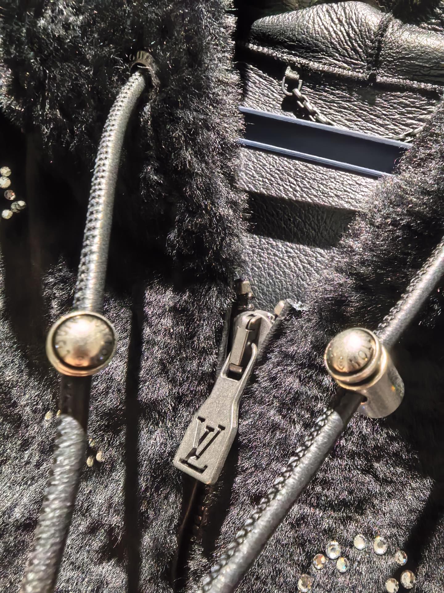 Luxury Sheepskin & Wool Blend Gloves with Handcrafted Rhinestone Detail 7 i1757406884279 854 0 5