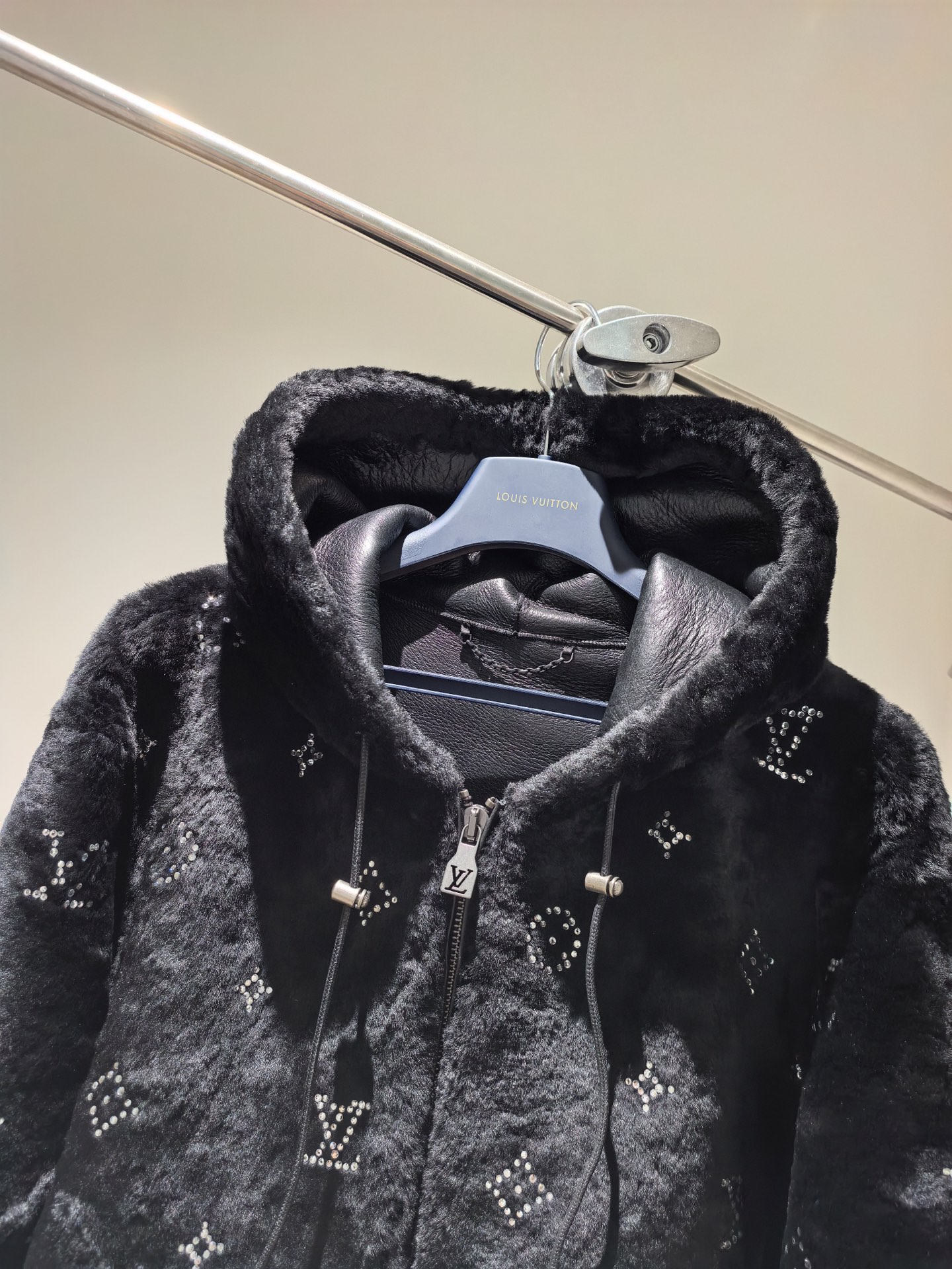 Luxury Sheepskin & Wool Blend Gloves with Handcrafted Rhinestone Detail 8 i1757406884289 4033 0 6