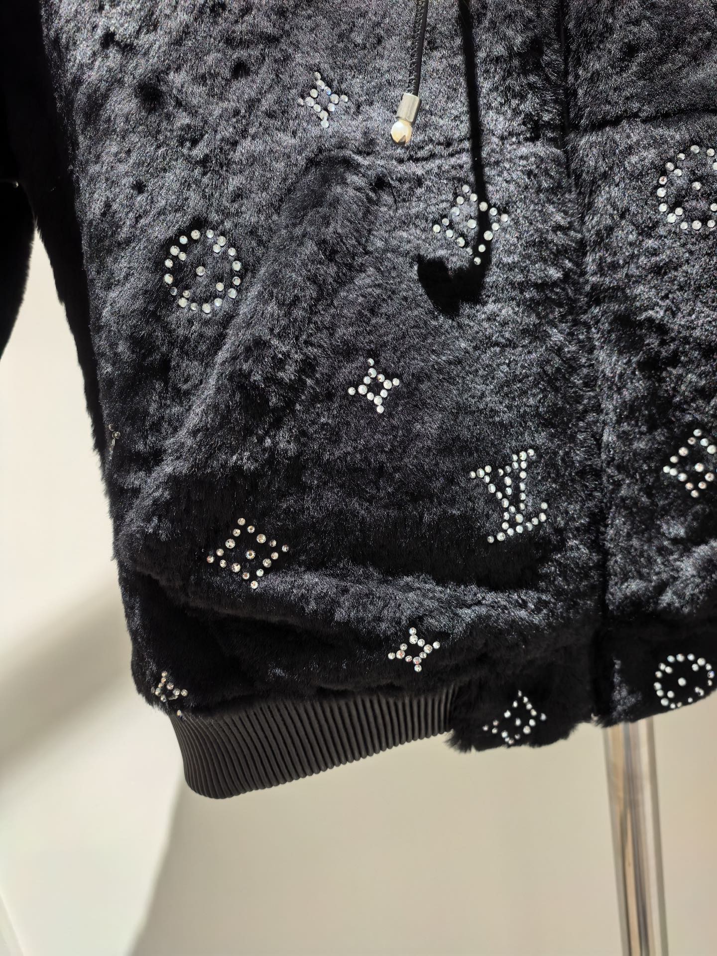 Luxury Sheepskin & Wool Blend Gloves with Handcrafted Rhinestone Detail 9 i1757406884319 663 0 7
