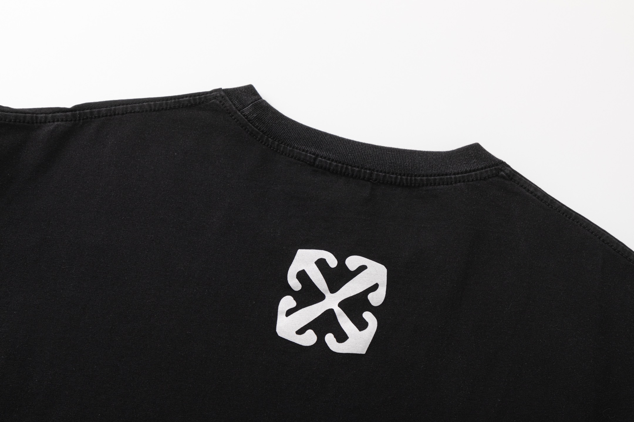 Off-White Printed Crew Neck T-Shirt | Fashionable Tops for Men and Women 8 i1740448883617 8435 0 6