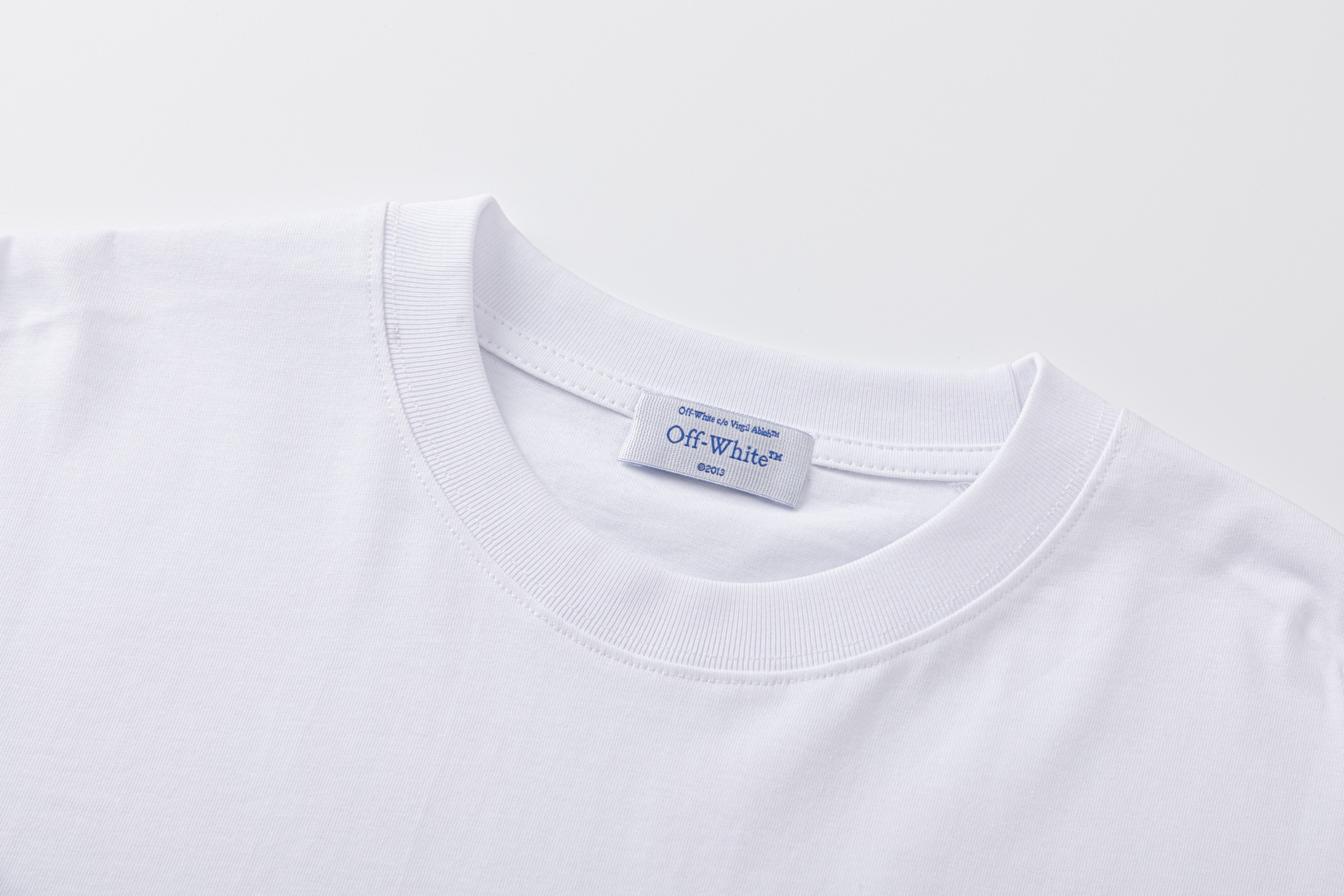 Off-White OW Printed Crew Neck T-Shirt | Stylish Streetwear Top 7 i1740449337558 83 0 5