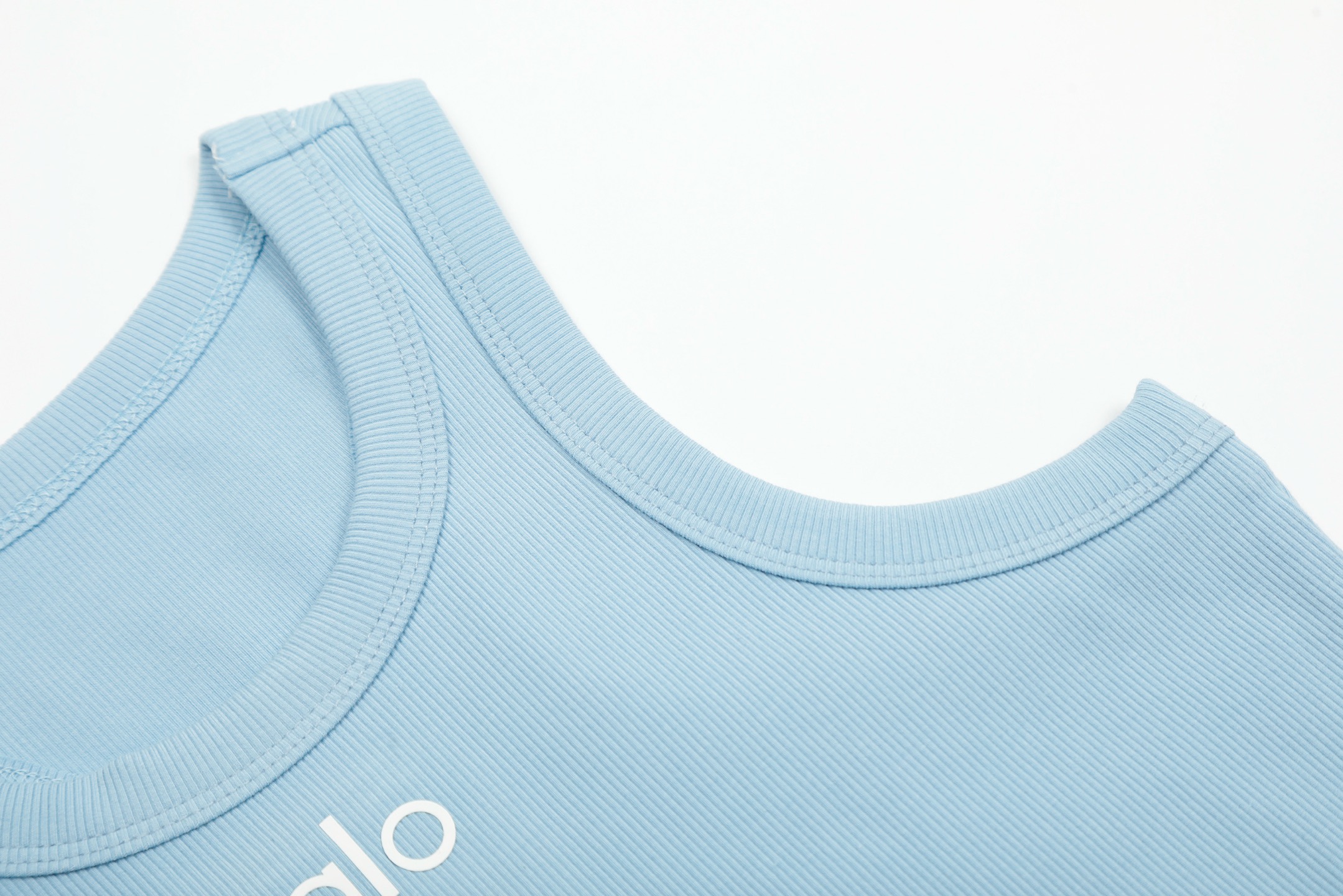 ALO Yoga Ribbed Crop Tank Top - Slim Fit, Comfort and Style for Women 6 i1744856055801 4056 0 4
