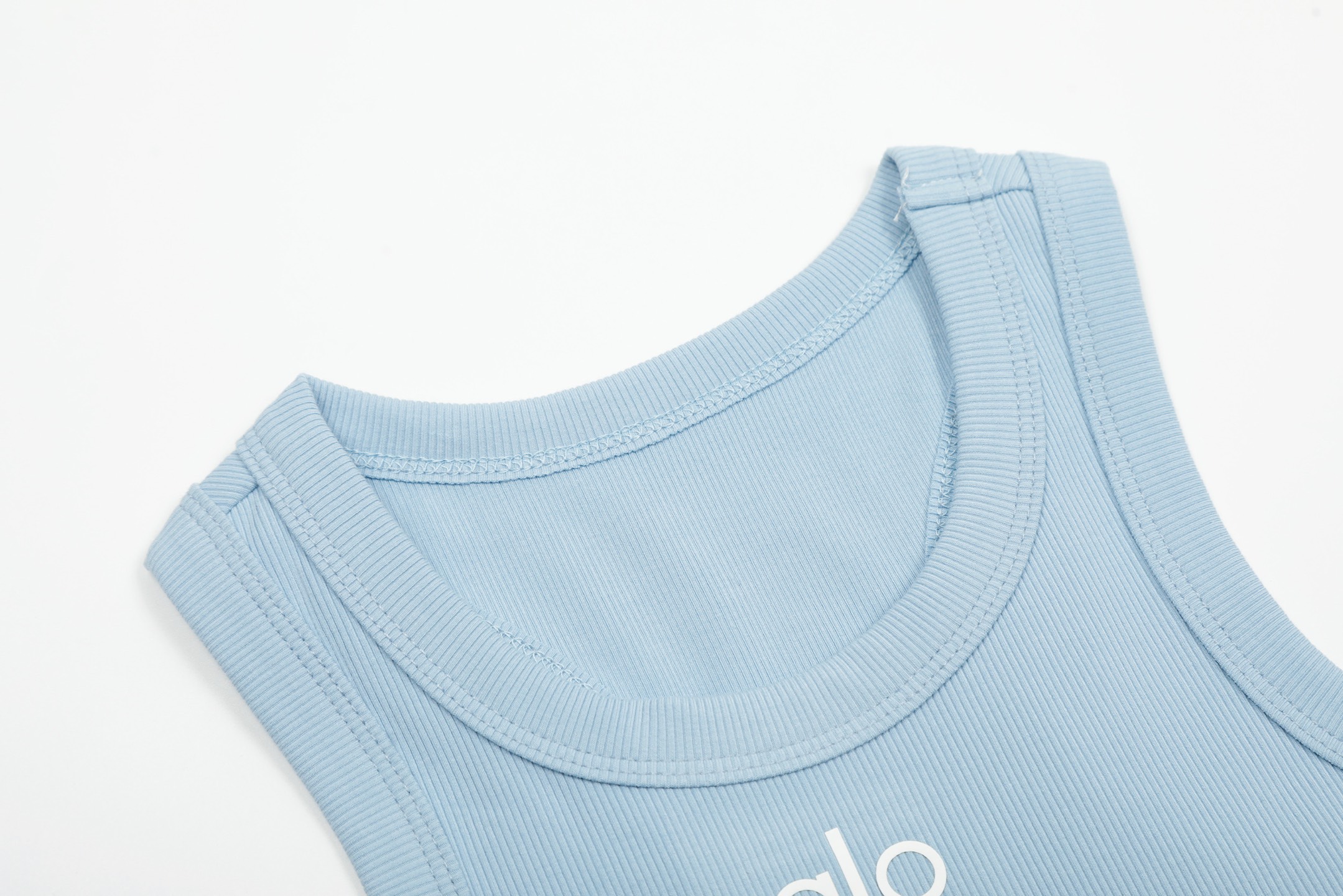ALO Yoga Ribbed Crop Tank Top - Slim Fit, Comfort and Style for Women 3 i1744856057460 8291 0 1