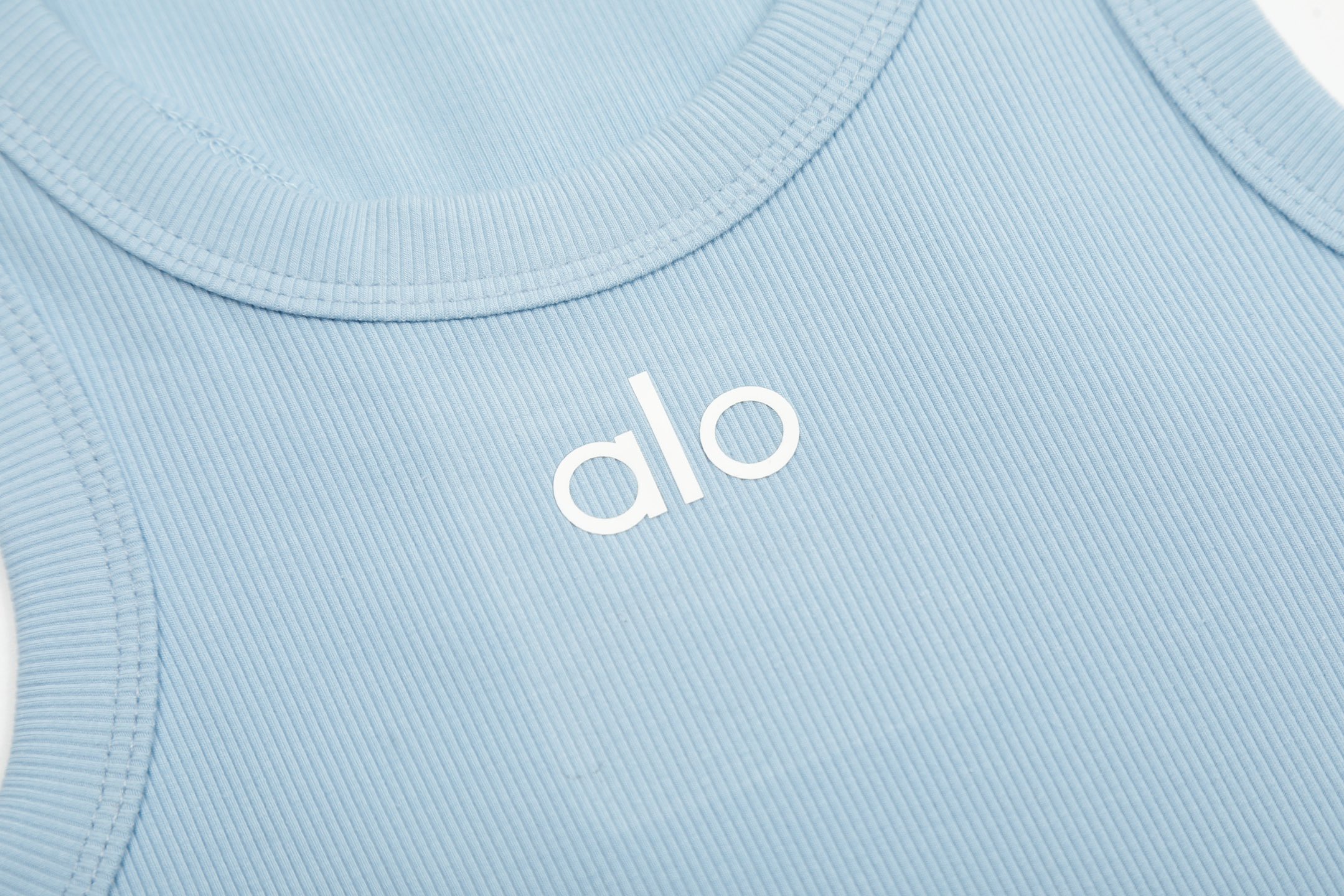 ALO Yoga Ribbed Crop Tank Top - Slim Fit, Comfort and Style for Women 9 i1744856057501 5436 0 7