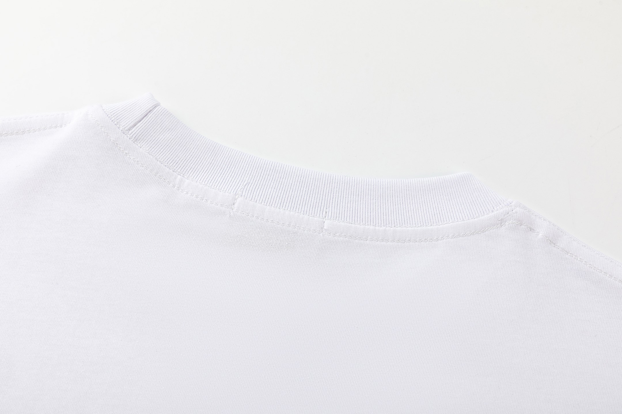 Off-White Butterfly Print Crew Neck T-Shirt | Casual Tops for Women 6 i1747706406308 5944 0 5