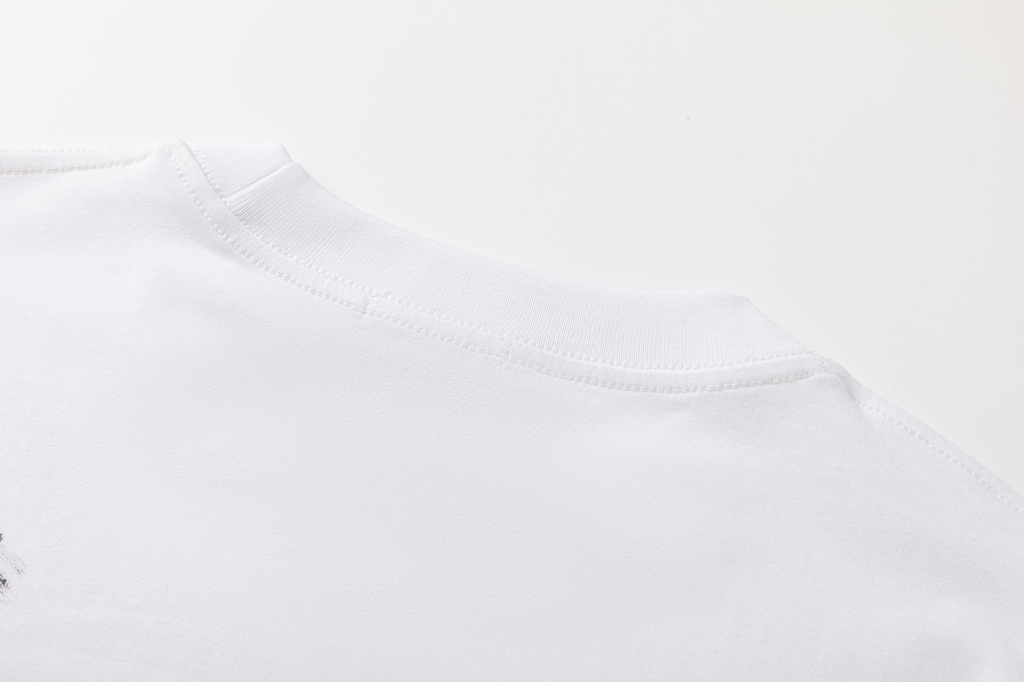 Off-White Printed Crew Neck T-Shirt | Stylish and Comfortable Streetwear Tee 3 i1748830953607 2054 0 2