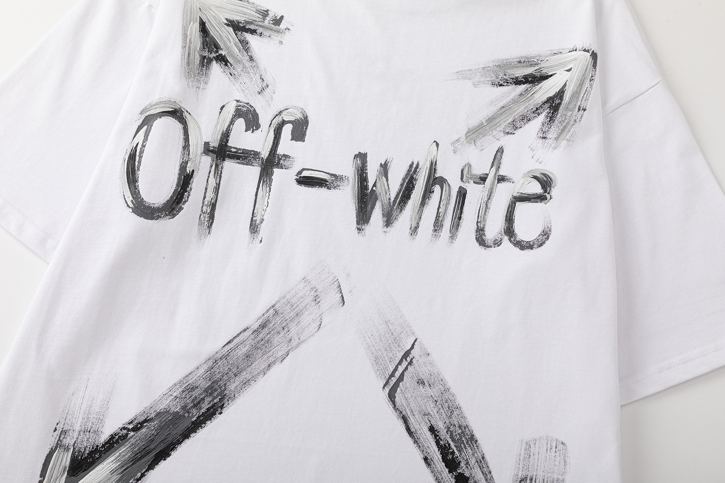 Off-White Printed Crew Neck T-Shirt | Stylish and Comfortable Streetwear Tee 5 i1748830953607 8178 0 4
