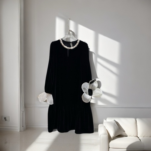 Elegant Velvet Dress with Pearl Neckline and Embroidered Cuffs - Versatile Style 1 Elegant Velvet Dress with Pearl Neckline and Embroidered Cuffs - Versatile Style