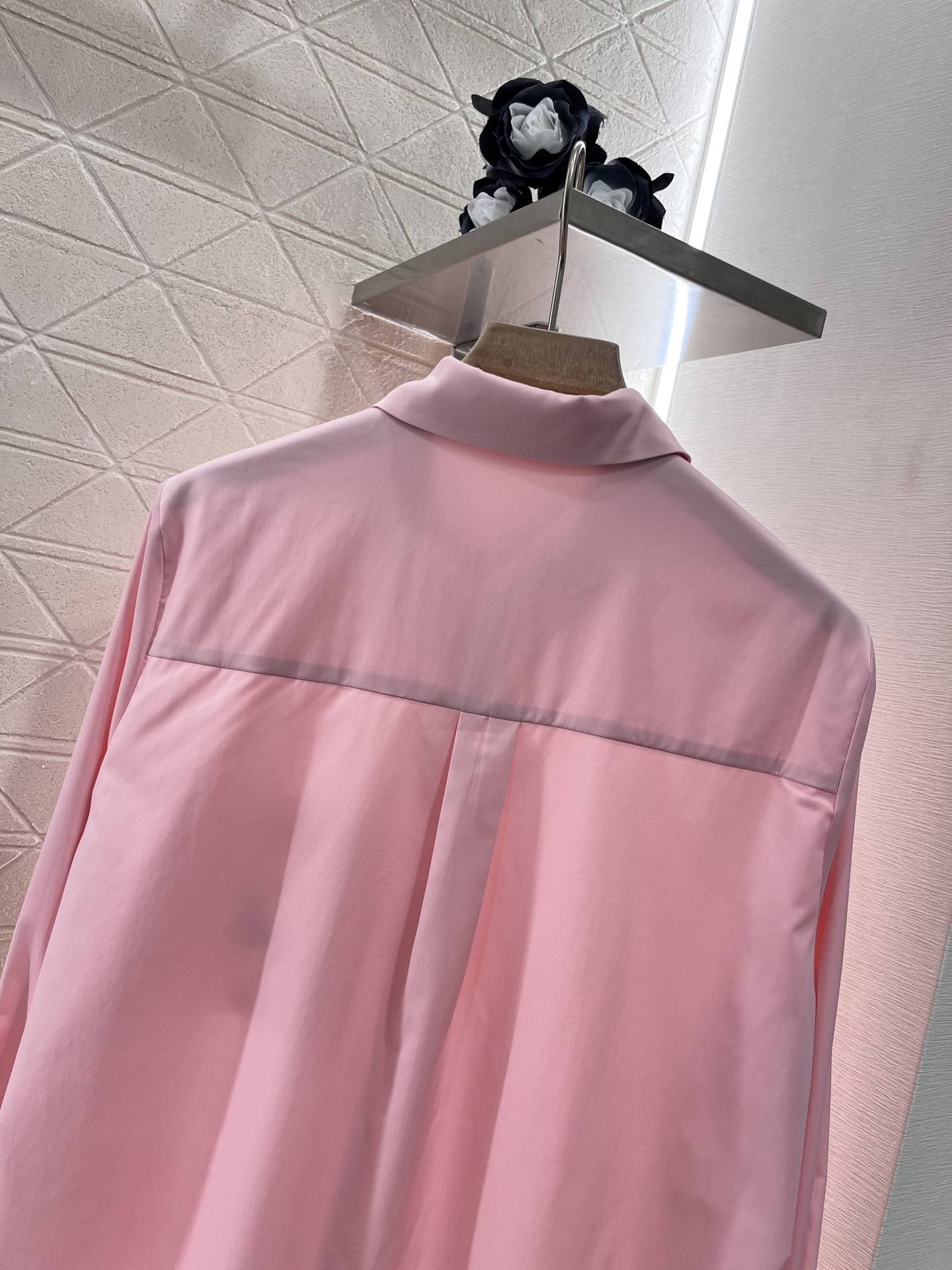 “Ferocious Women’s Suit and Saturn Embroidered Shirt: Vivienne West*2025 New Products Overview” - 图片 4