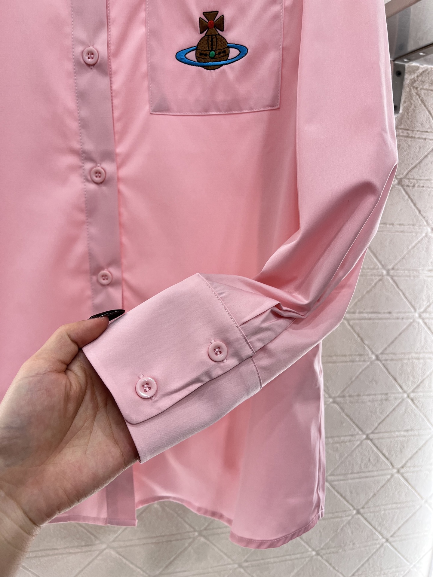 “Ferocious Women’s Suit and Saturn Embroidered Shirt: Vivienne West*2025 New Products Overview” - 图片 6