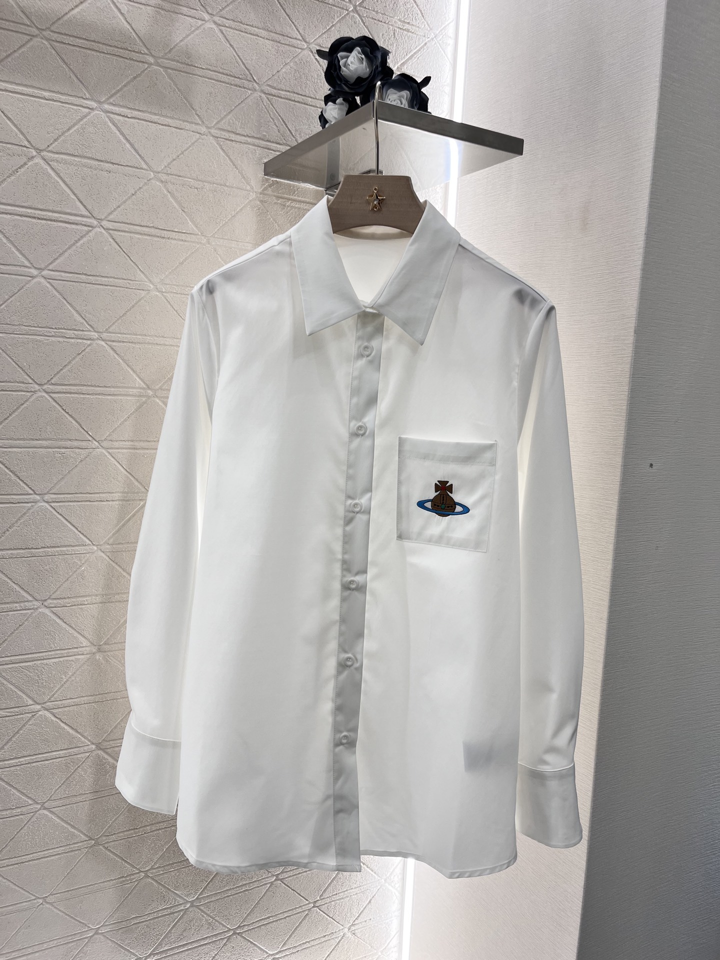 “Vivienne West*2025: Original Women’s Suit and Customized Shirt Collection”