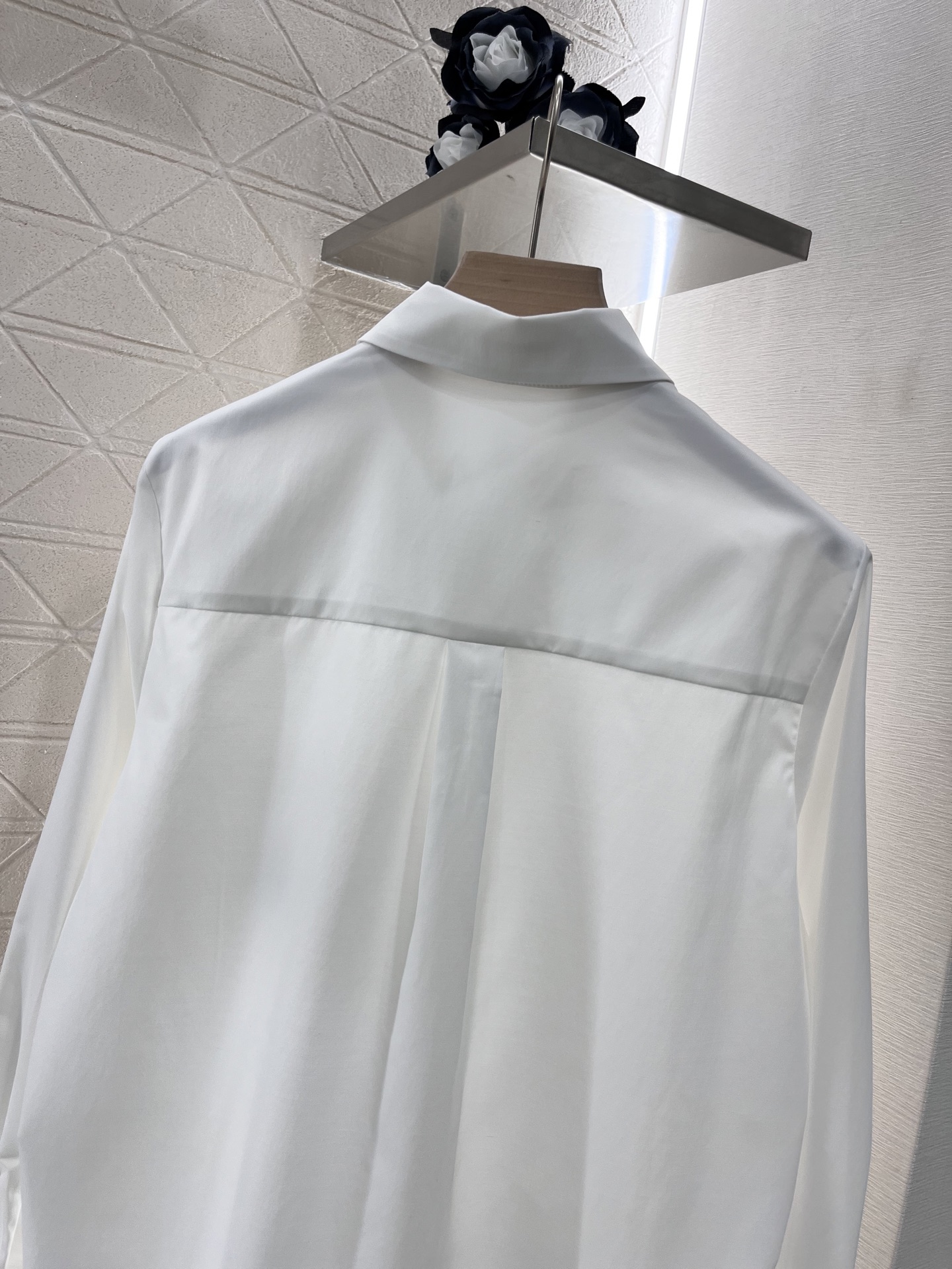 “Vivienne West*2025: Original Women’s Suit and Customized Shirt Collection” - 图片 4