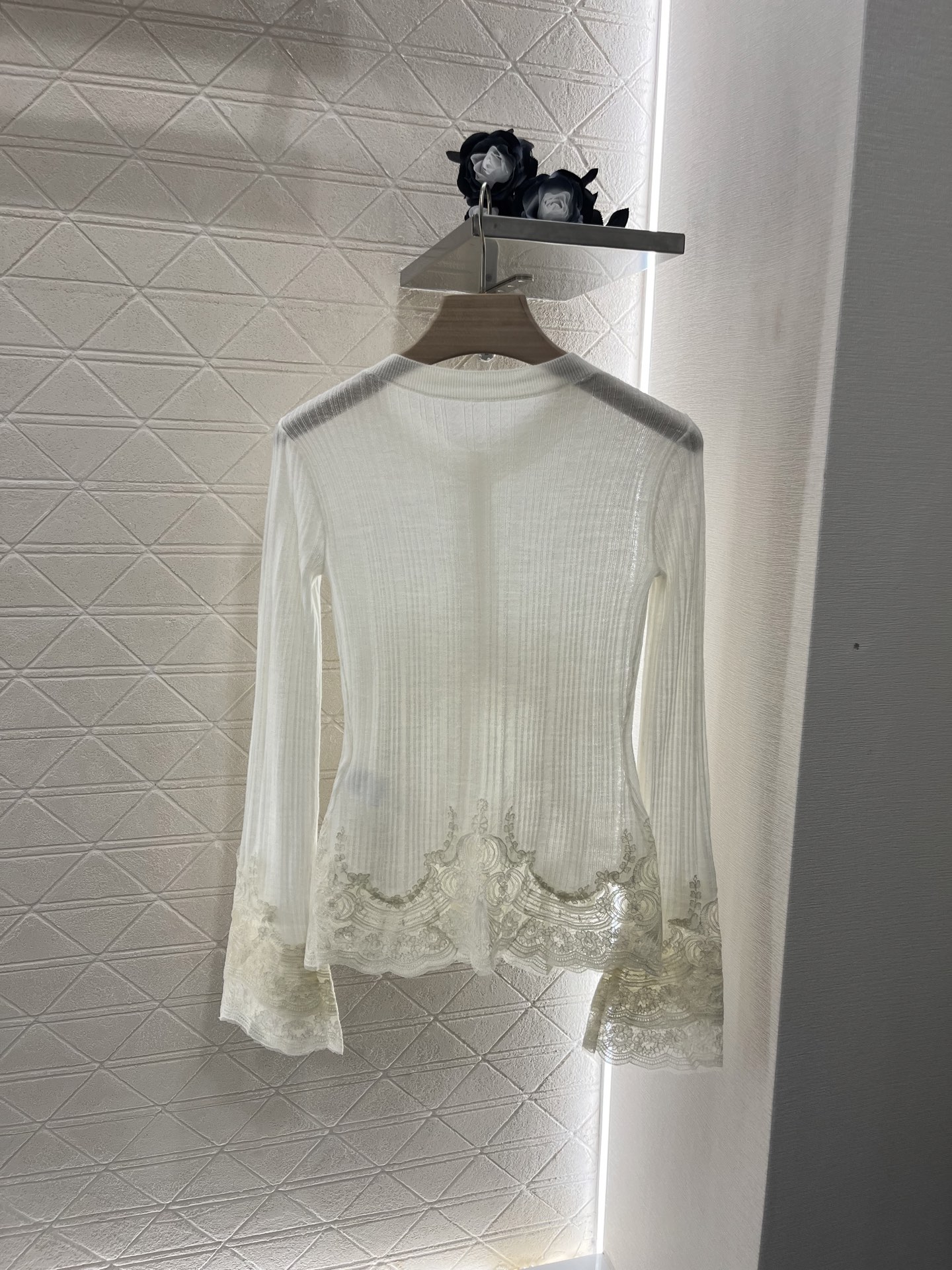 2025 Ermanno Scervino Women’s Suit: Luxurious Heavy-Worked Lace Knitting - 图片 2