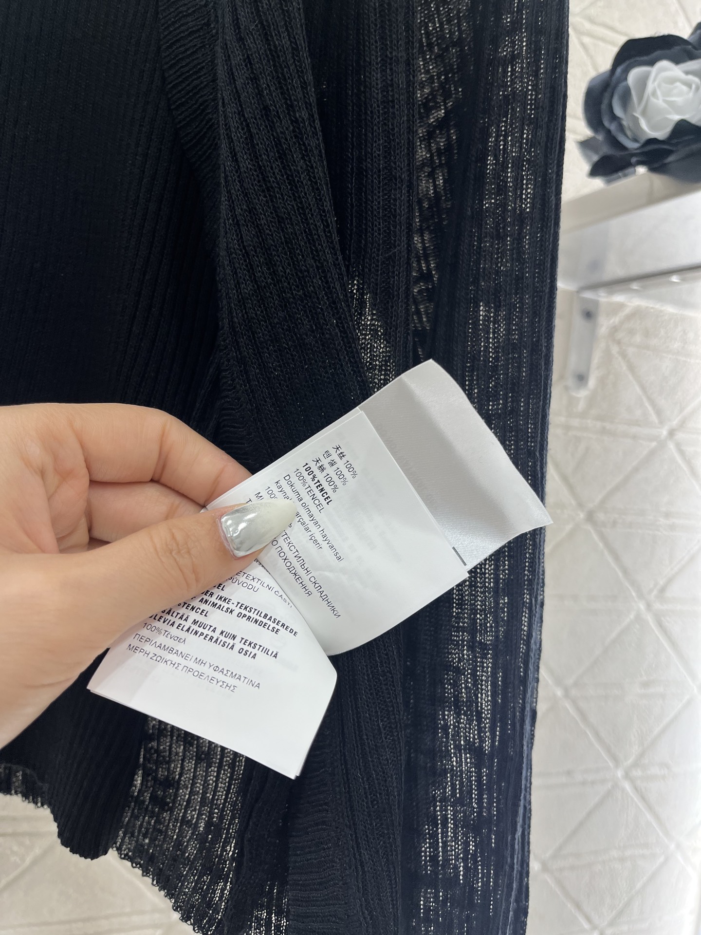 ♥Miumi*♥2025新品上架
  吊带针织开衫两件套
定制YB天丝纱线织造 质感高级舒适 撞色吊带背