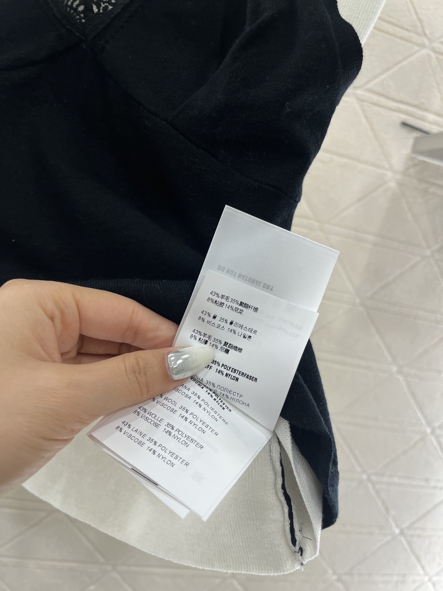 ♥Miumi*♥2025新品上架
   吊带短袖假两件上衣
定制YB羊毛纱线织造 舒适软糯 弹力十足 圆