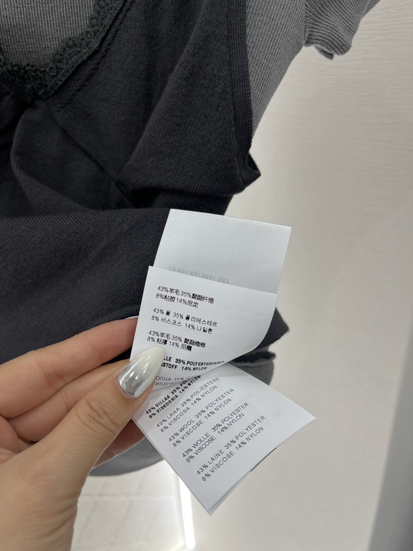 ♥Miumi*♥2025新品上架
   吊带短袖假两件上衣
定制YB羊毛纱线织造 舒适软糯 弹力十足 圆