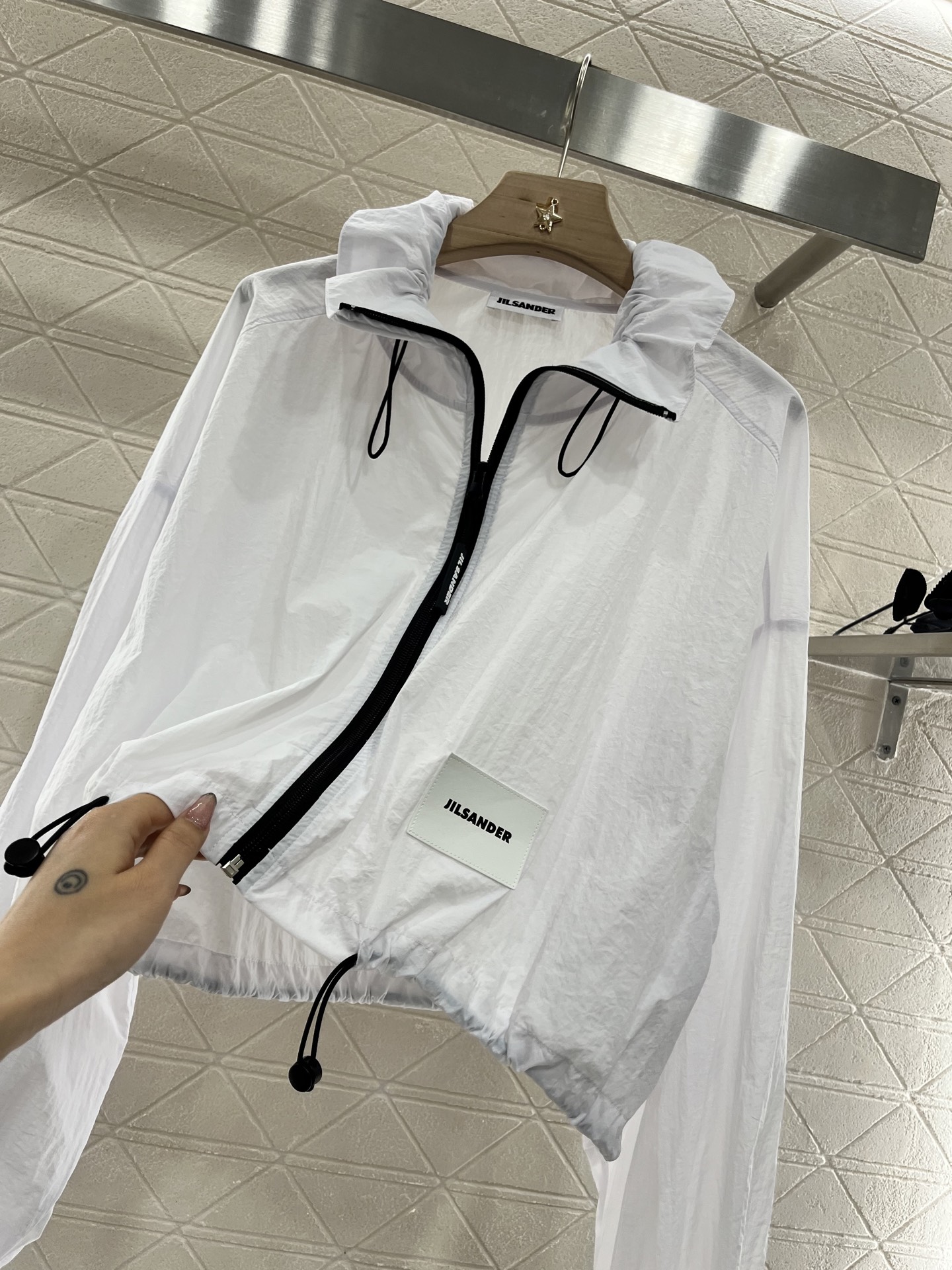♥Jilsande*♥2025新品上架
     抽绳防晒外套
定制YB进口轻薄防晒材质 透气舒适 防晒