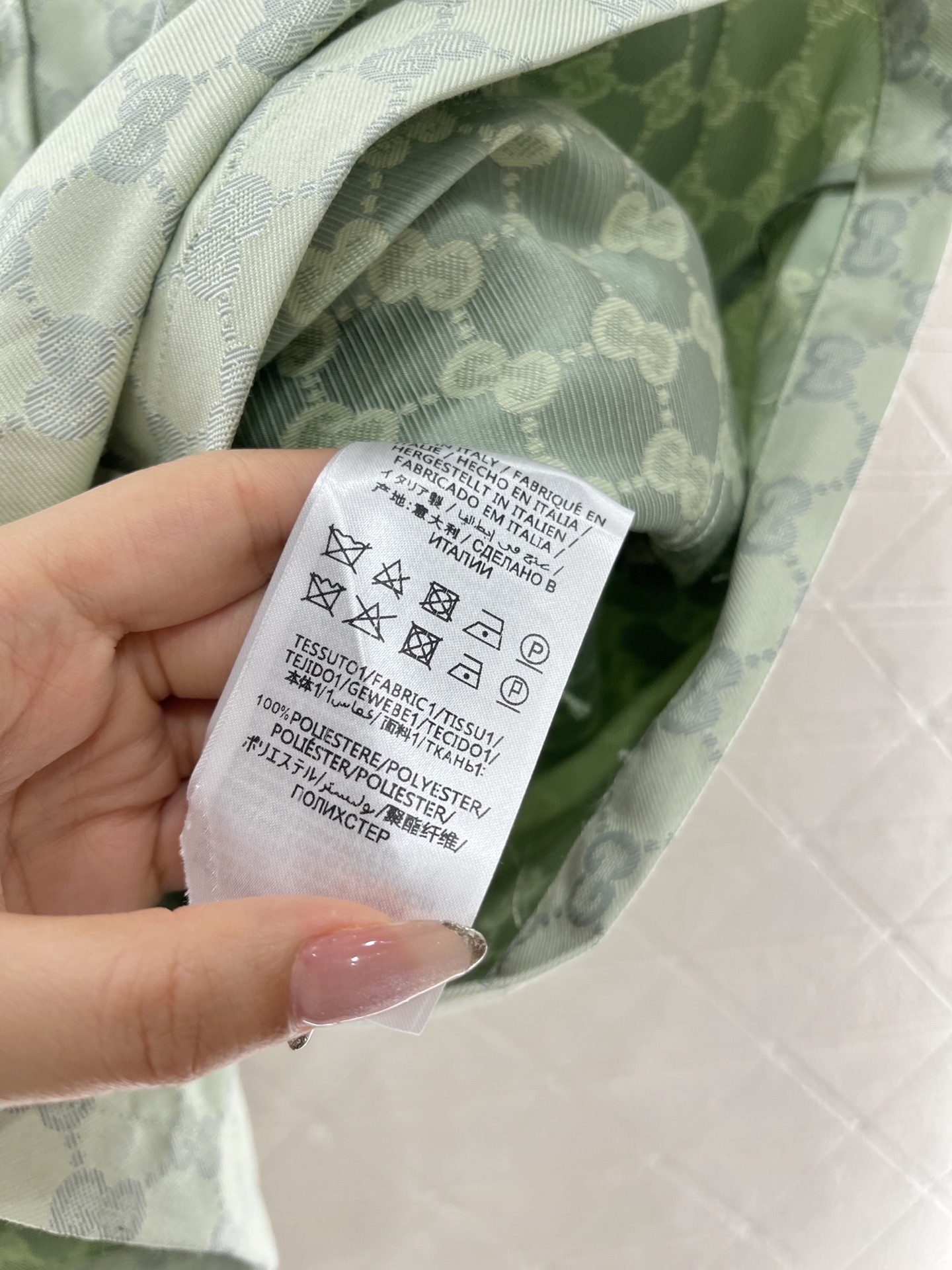 ♥Gucc*♥2025新品上架
    提花腰带连体裤
定制YB进口提花材质 质感高级 穿搭有型 翻领腰