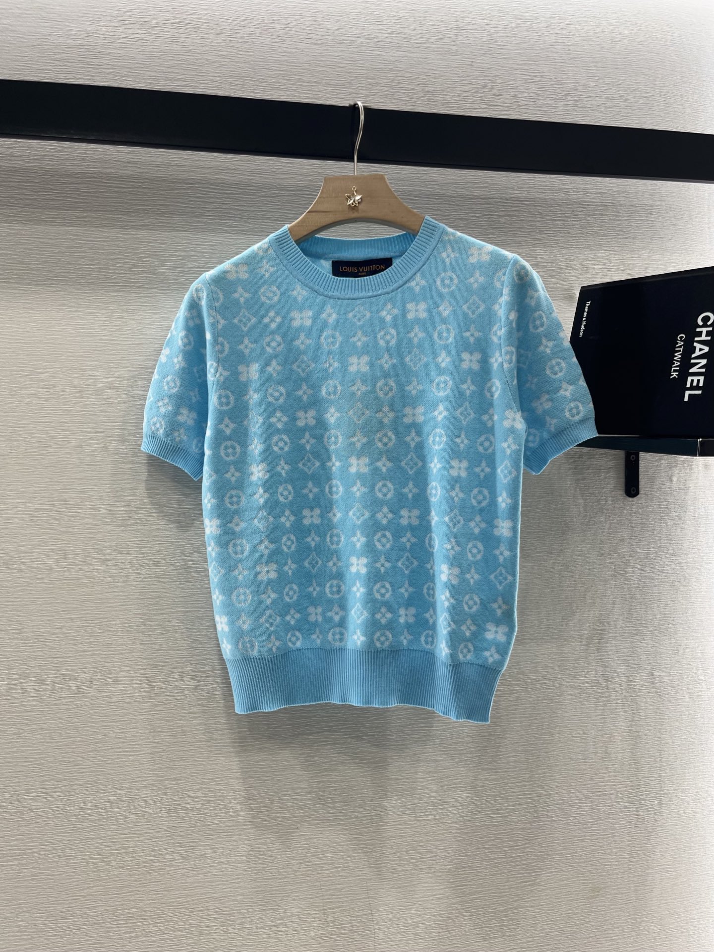 Louis Vuitton Women's Jacquard Knit Short Sleeve Top - Chic & Comfortable 1 i1746985383685 7484 0 0
