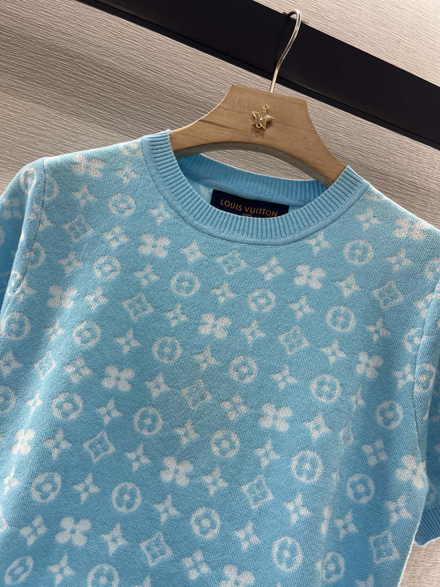 Louis Vuitton Women's Jacquard Knit Short Sleeve Top - Chic & Comfortable 8 i1746985392786 9380 0 5