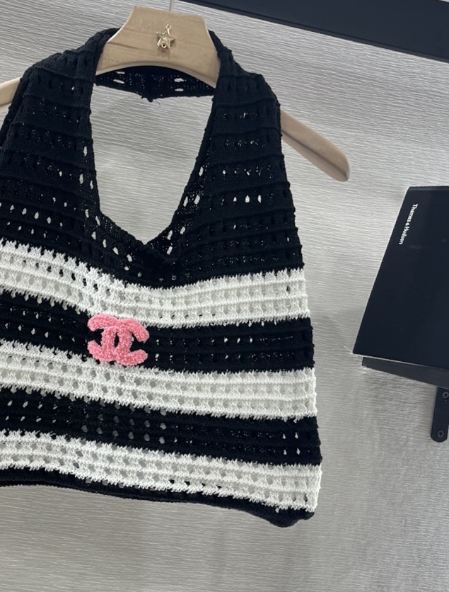 Chanel Striped Knit Shoulder Bag, Luxurious Cashmere, Designer Handbag 8 i1746986120772 3048 0 0