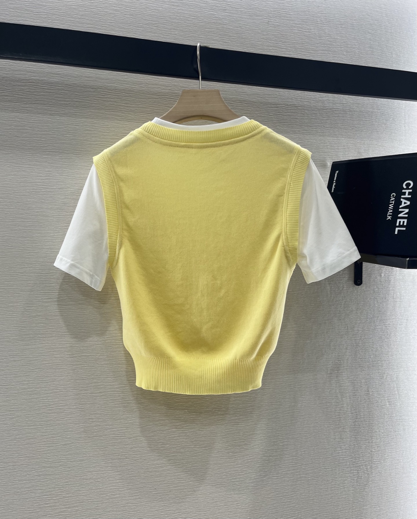Ralph Lauren Women's Two-Piece Knitted Top - Comfortable & Stylish Design 2 i1746986573850 7772 0 1