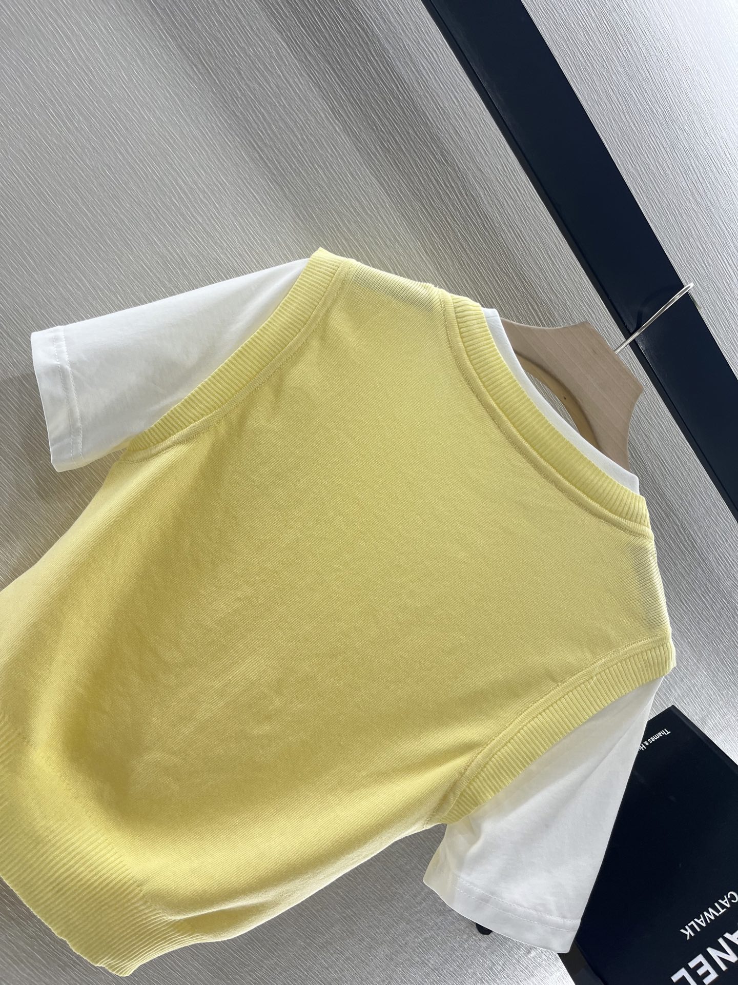 Ralph Lauren Women's Two-Piece Knitted Top - Comfortable & Stylish Design 4 i1746986574102 7448 0 7