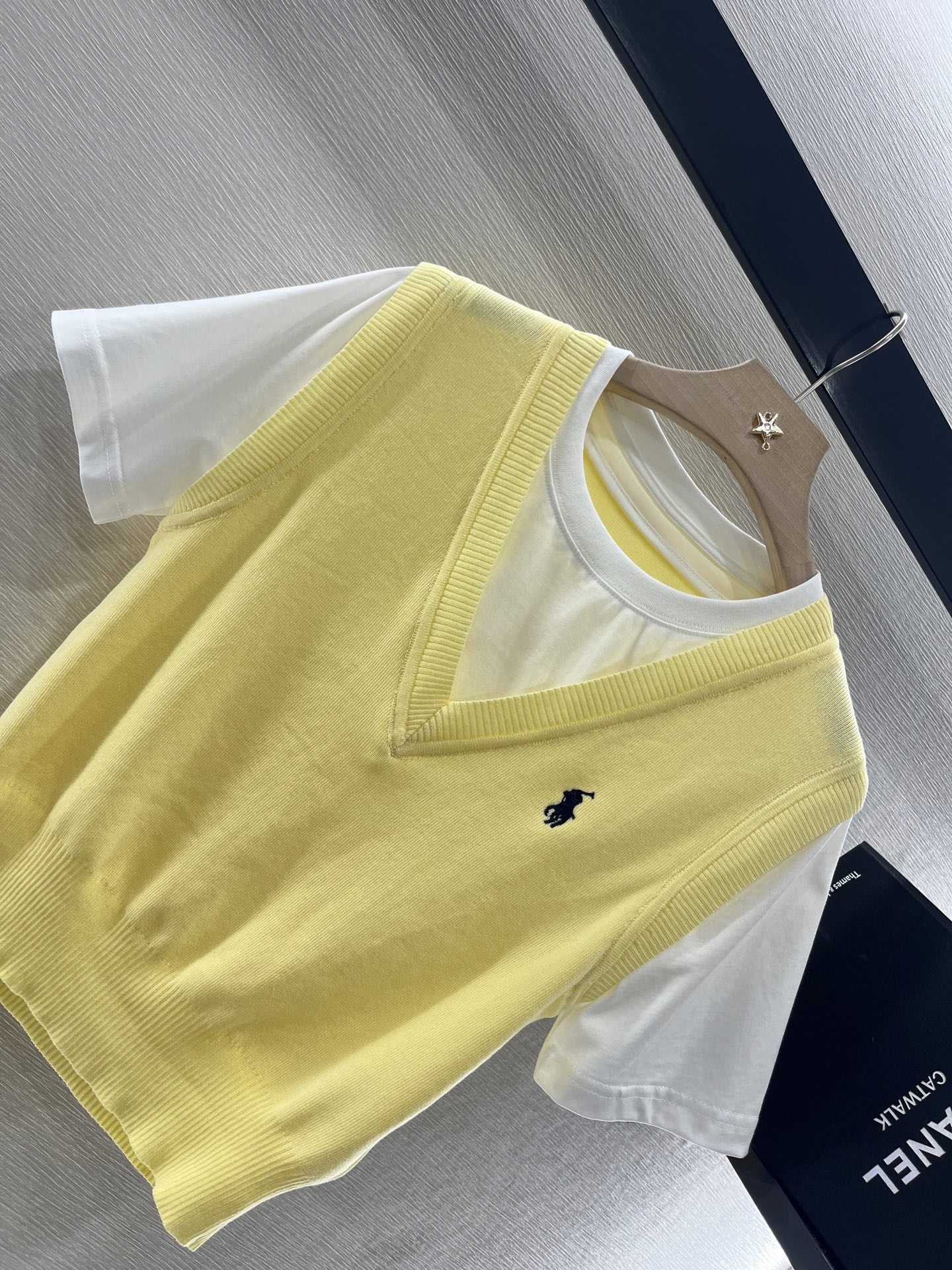 Ralph Lauren Women's Two-Piece Knitted Top - Comfortable & Stylish Design 3 i1746986577550 9741 0 2