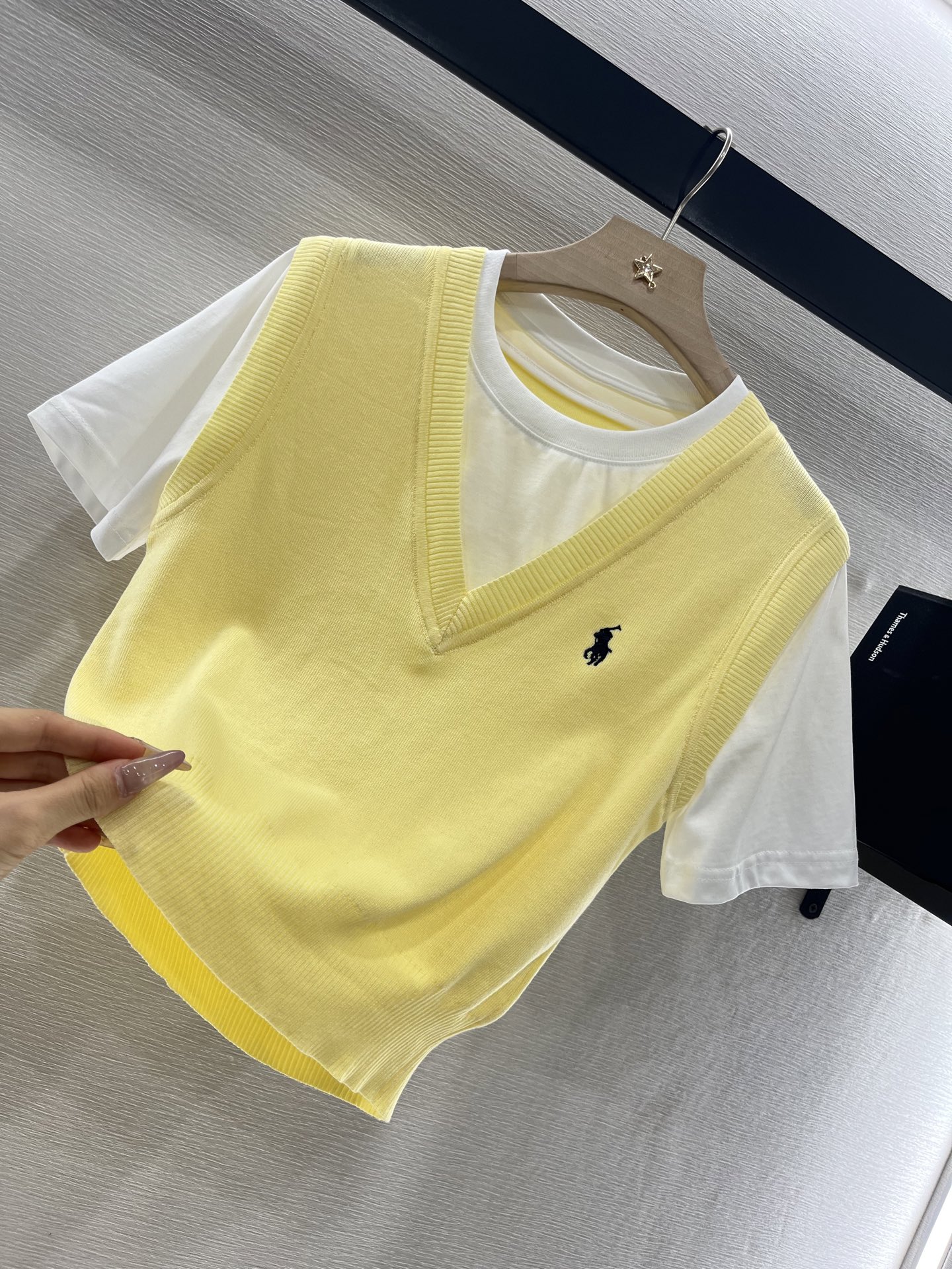 Ralph Lauren Women's Two-Piece Knitted Top - Comfortable & Stylish Design 7 i1746986577564 2836 0 6