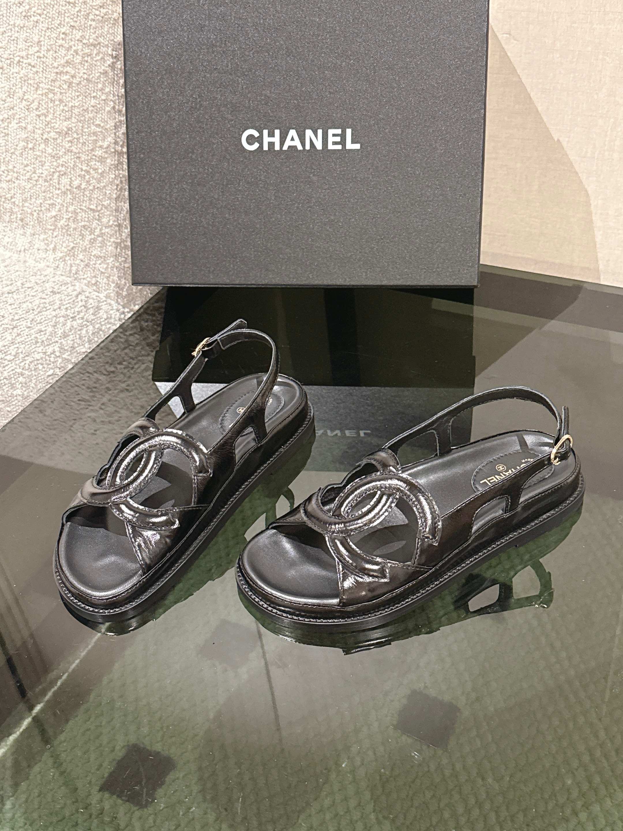 𝐂𝐡*𝐧𝐞𝐥 26p ¡Clásico de primavera y verano! ¡Los zapatos de playa son un éxito en Internet! El último mod…