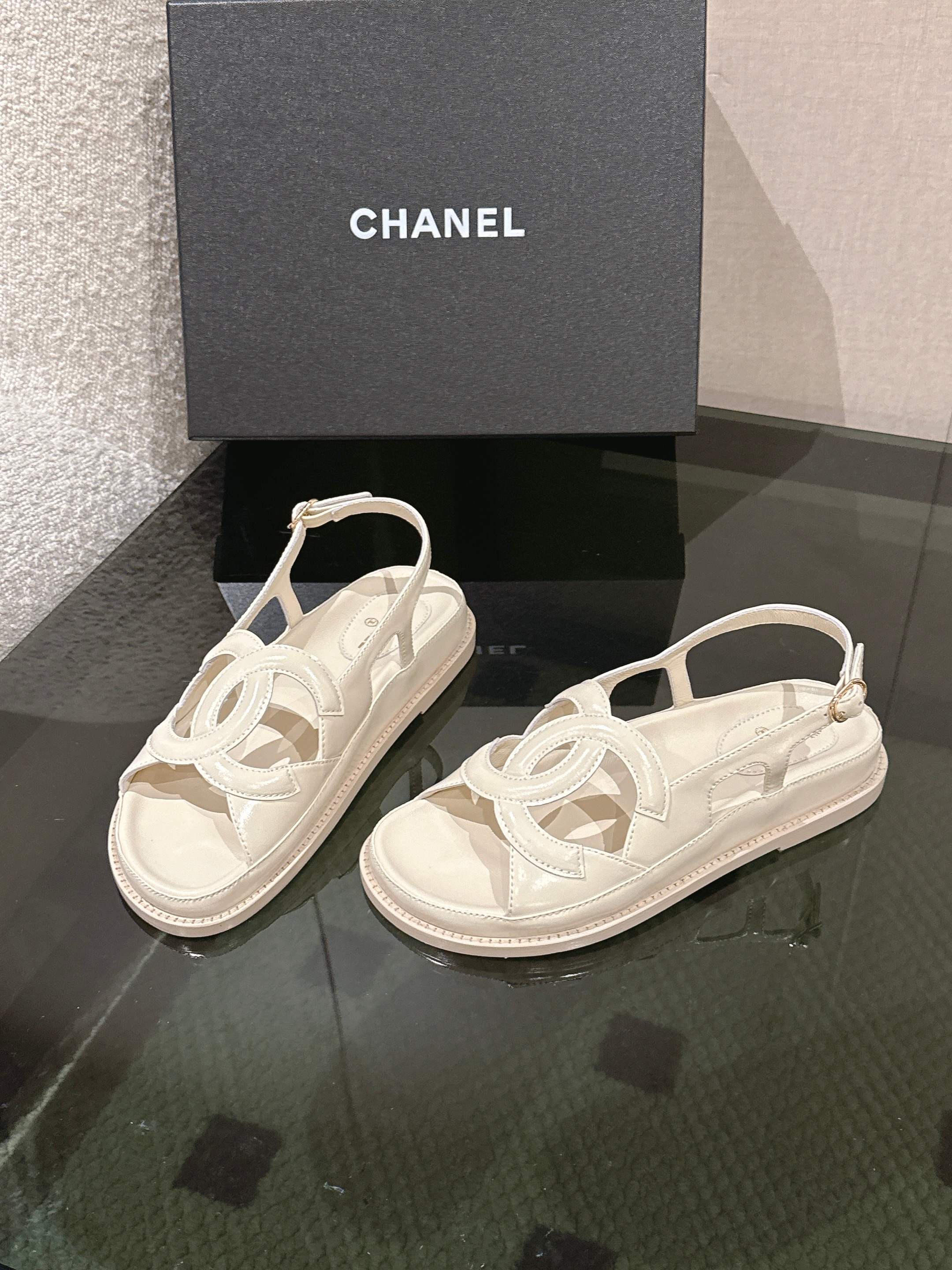 𝐂𝐡*𝐧𝐞𝐥 26p ¡Clásico de primavera y verano! ¡Los zapatos de playa son un éxito en Internet! El último modelo del mo…