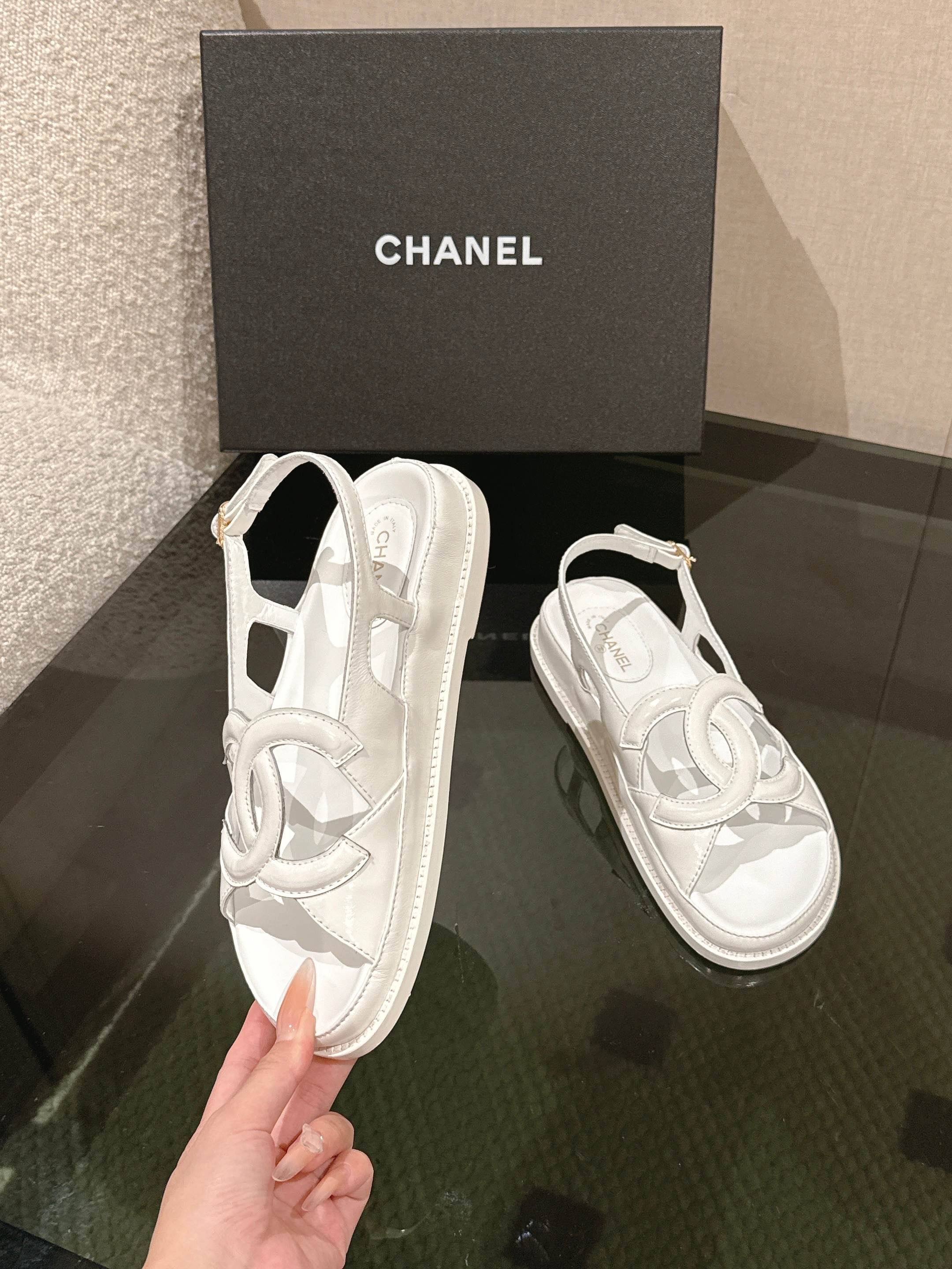 𝐂𝐡*𝐧𝐞𝐥 26p ¡Clásico de primavera y verano! ¡Los zapatos de playa son un éxito en Internet! El último modelo del mo…