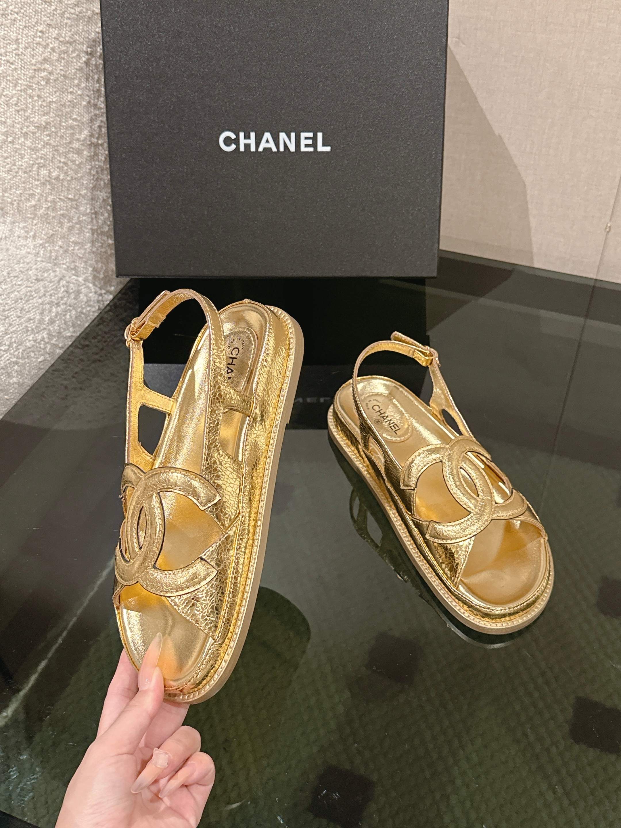 𝐂𝐡*𝐧𝐞𝐥 26p ¡Clásico de primavera y verano! ¡Los zapatos de playa son un éxito en Internet! El último modelo del mo…