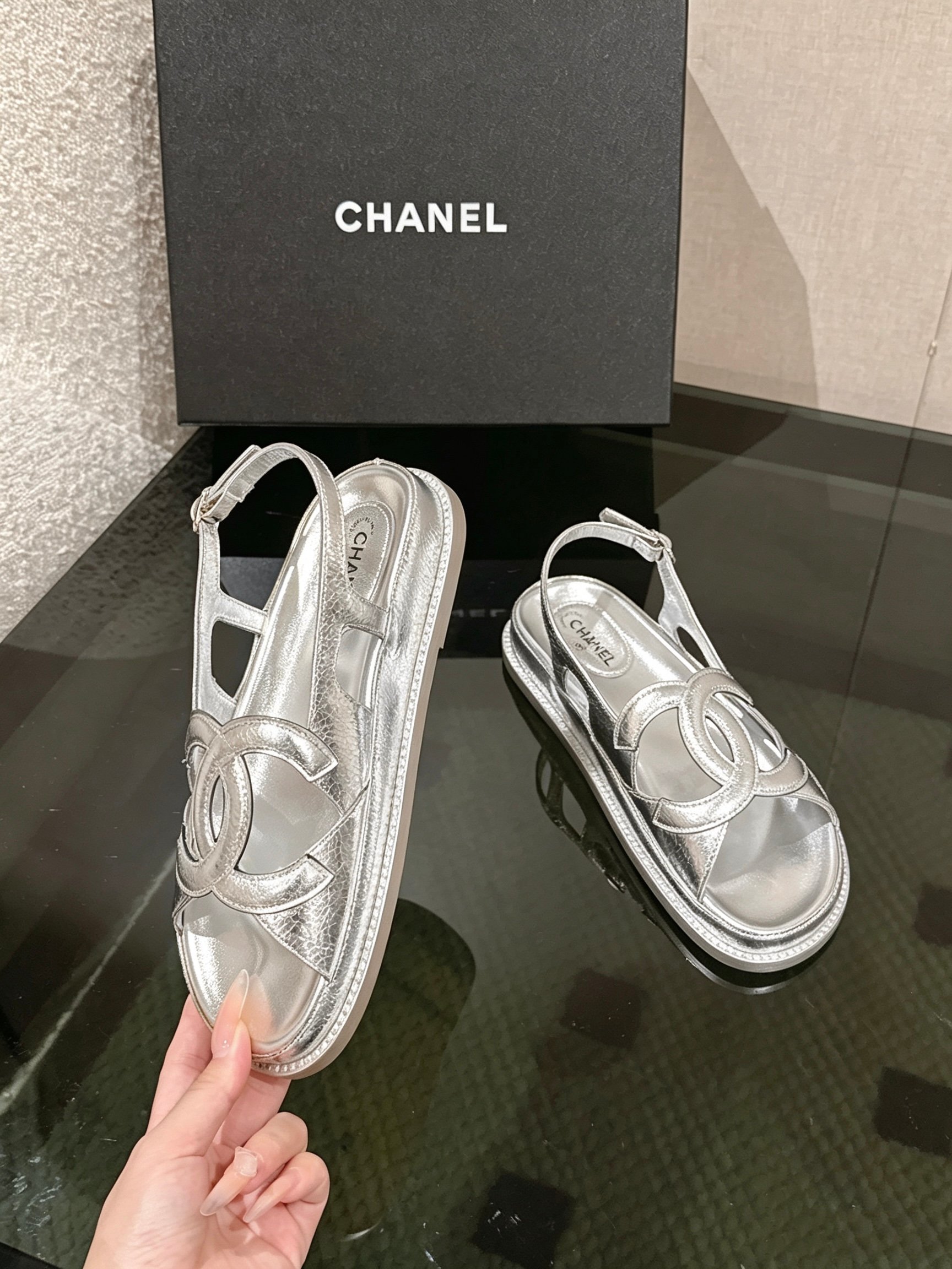 𝐂𝐡*𝐧𝐞𝐥 26p ¡Clásico de primavera y verano! ¡Los zapatos de playa son un éxito en Internet! El último modelo del mo…