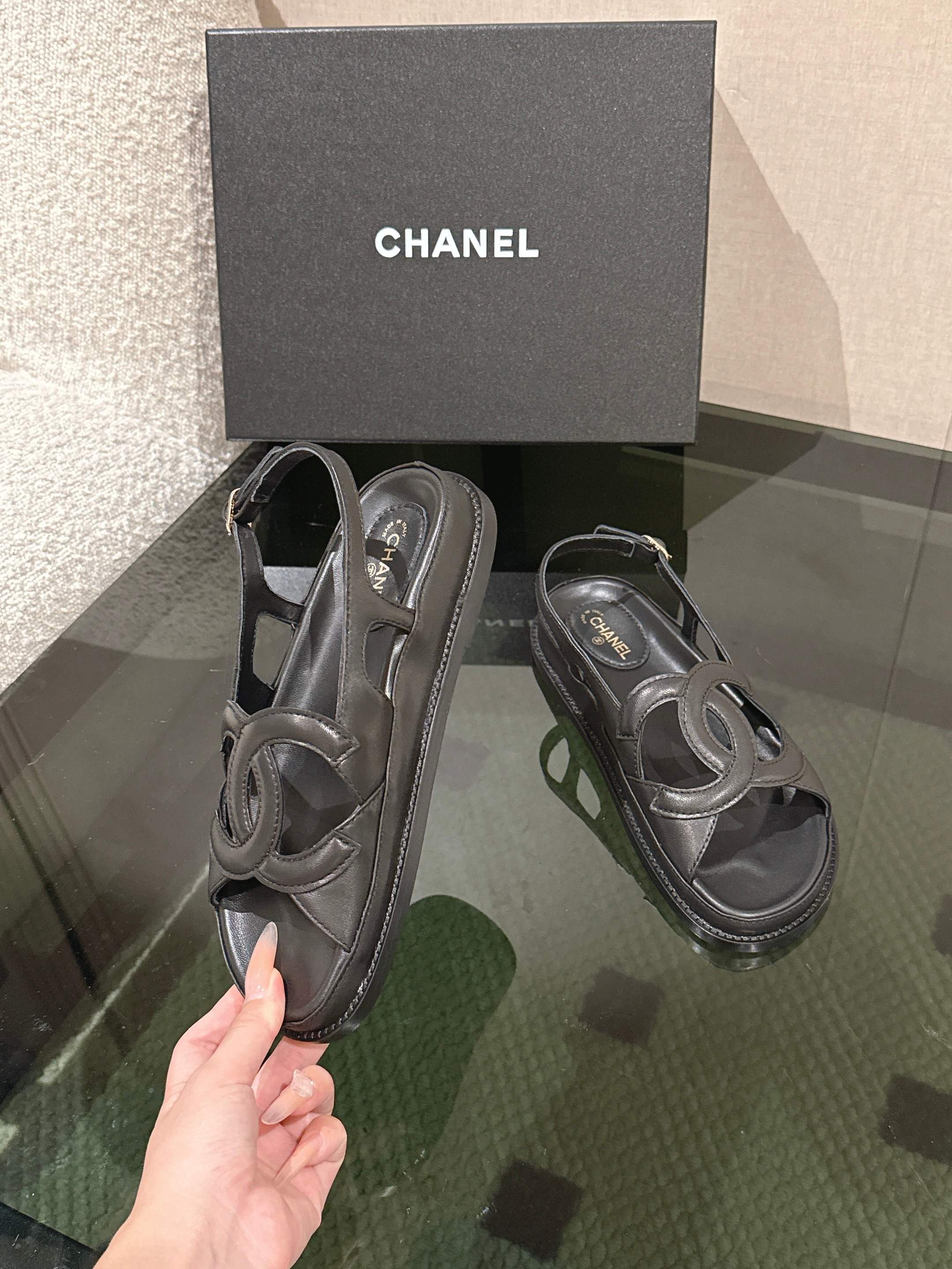 𝐂𝐡*𝐧𝐞𝐥 26p ¡Clásico de primavera y verano! ¡Los zapatos de playa son un éxito en Internet! El último modelo del mo…