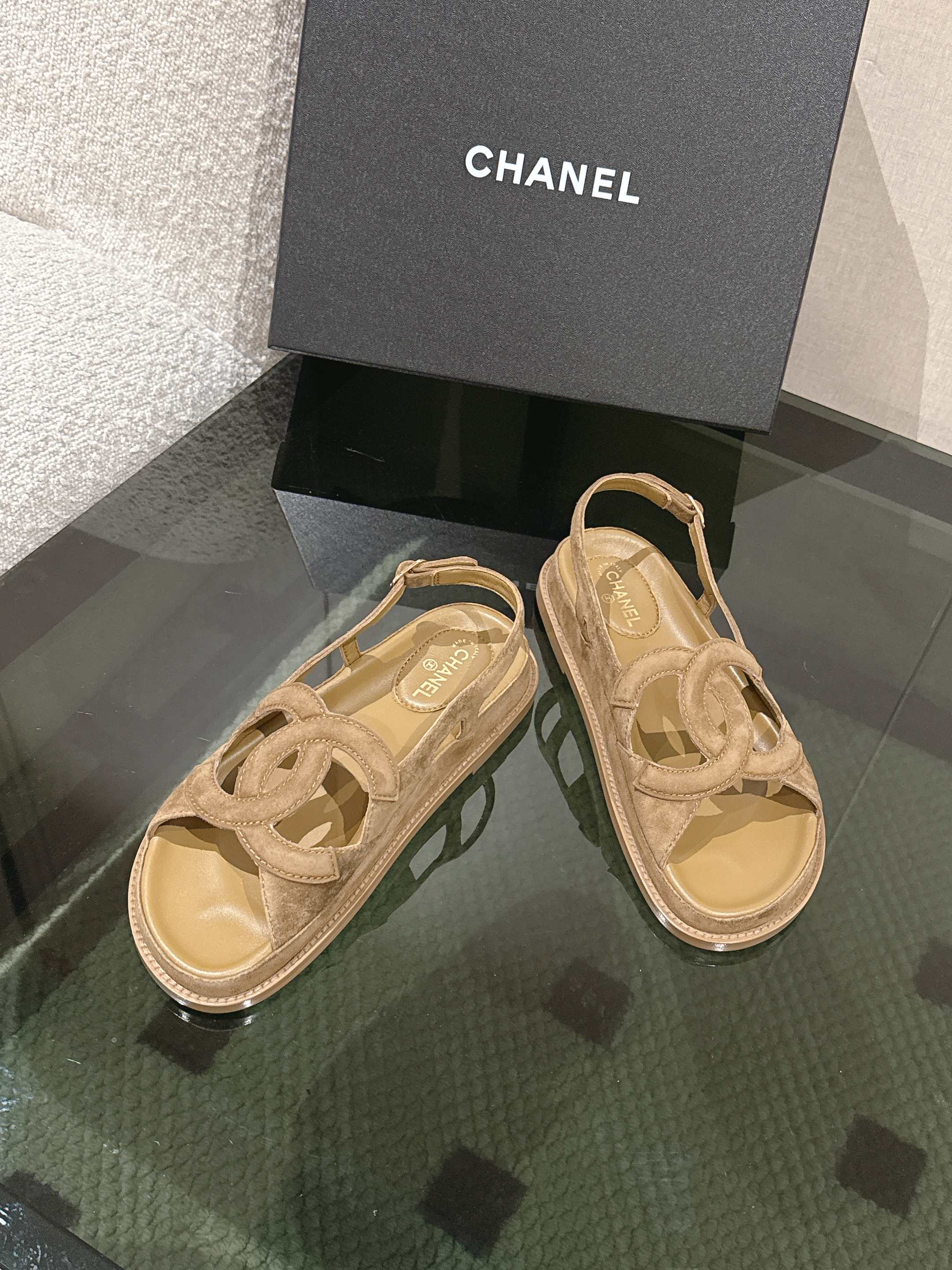 𝐂𝐡*𝐧𝐞𝐥 26p ¡Clásico de primavera y verano! ¡Los zapatos de playa son un éxito en Internet! El último modelo del mo…