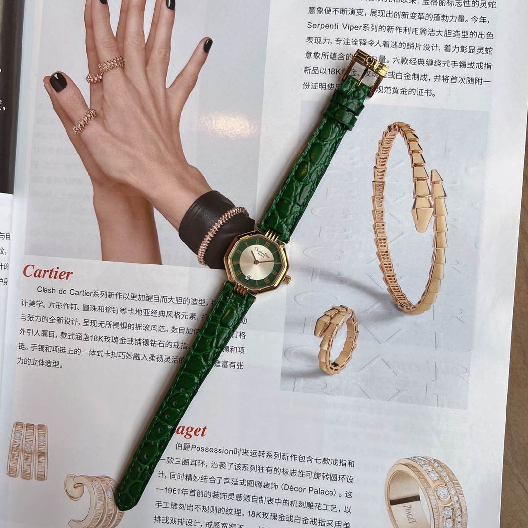 NO:859908,Pair jewelry to double your luck. CD calendar polygonal second-hand watch, unique octagonal shape, no need to worry about collision, gray and white dial, retro texture strap, very textured original molding, thickened three-layer gold plating, sapphire scratch-resistant glass, super suitable for any occasion, gold plating19860909首饰配对,运气翻倍 CD日历款多边形中古腕表,独一无二的八角造型,完全不必担心撞款,灰白配色的表盘,复古纹理的表带,非常有质感原版开模,加厚三层镀金,蓝宝石防刮玻璃,任何场合都超级适配,,gold plating,Watch