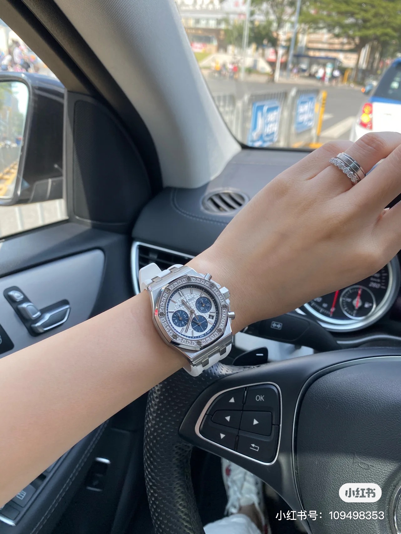 NO:157477,Coconut milk white,19860909椰奶白,,Watch