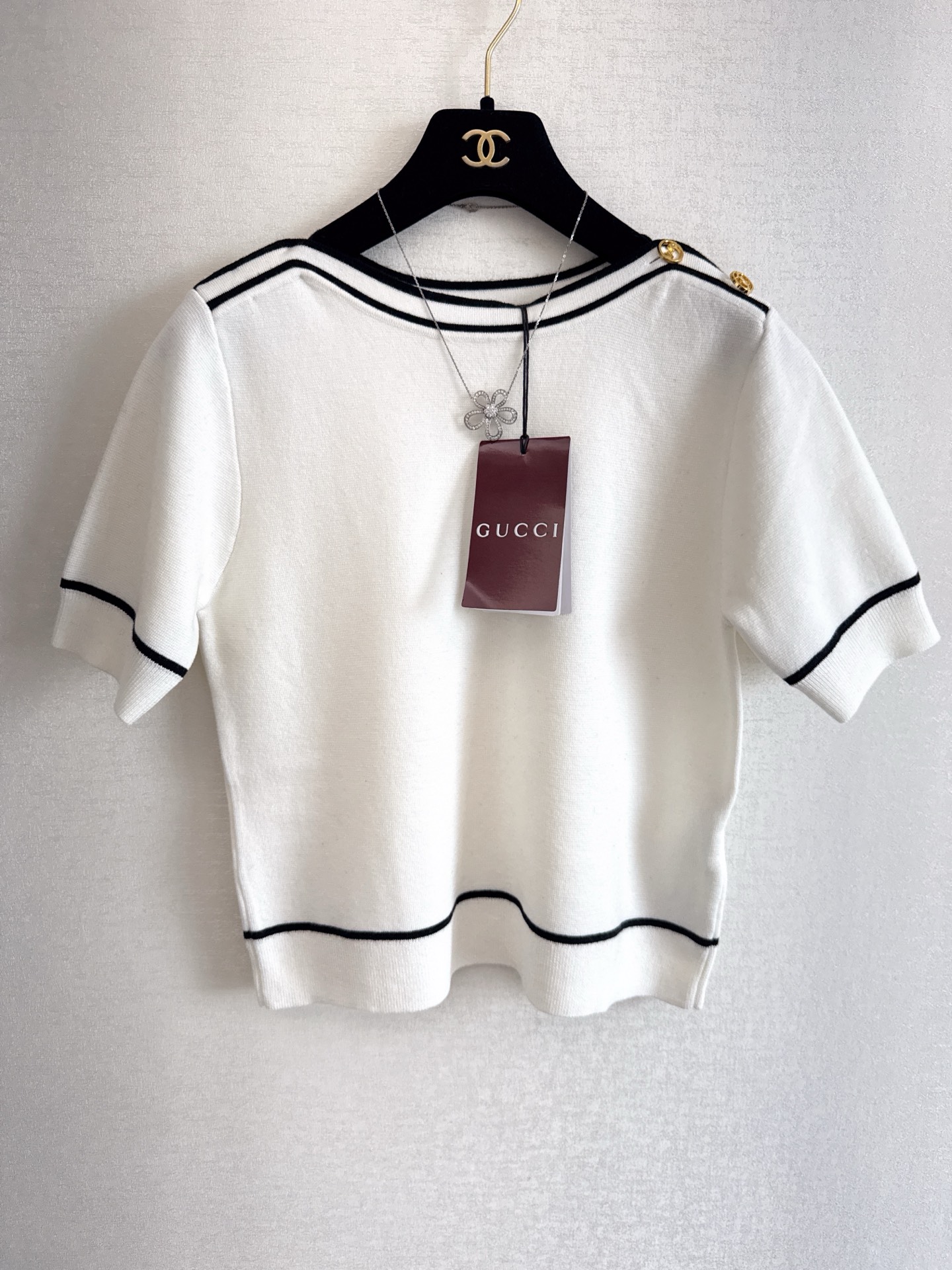 Gucci White Wool One-Shoulder Short-Sleeve Top - Elegant & Modern 2 i1740887411682 1271 0 0