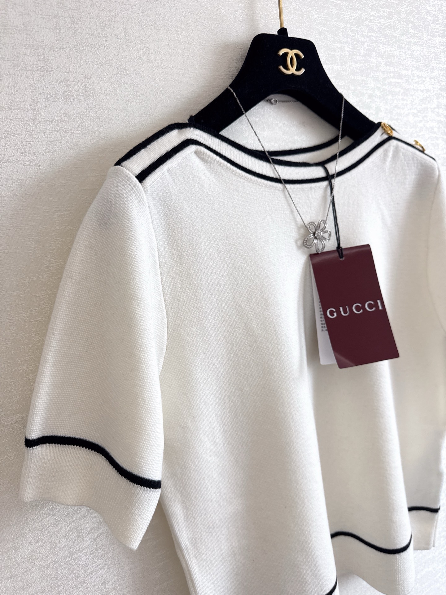 Gucci White Wool One-Shoulder Short-Sleeve Top - Elegant & Modern 5 i1740887411694 2488 0 3
