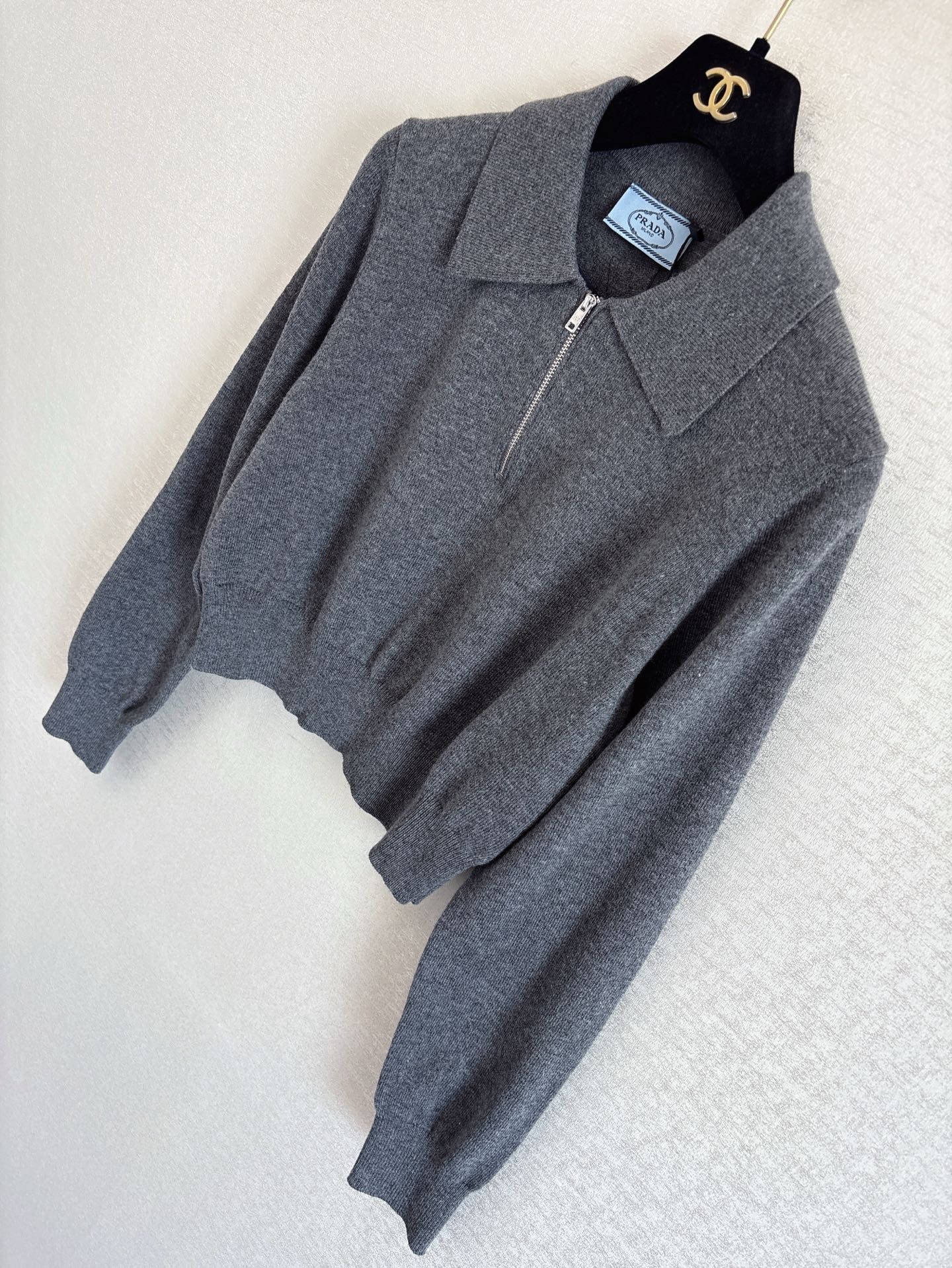 Prada Women's 25SS New Lapel Long Sleeve Logo Slimming Top 4 i1756444379571 1067 0 2