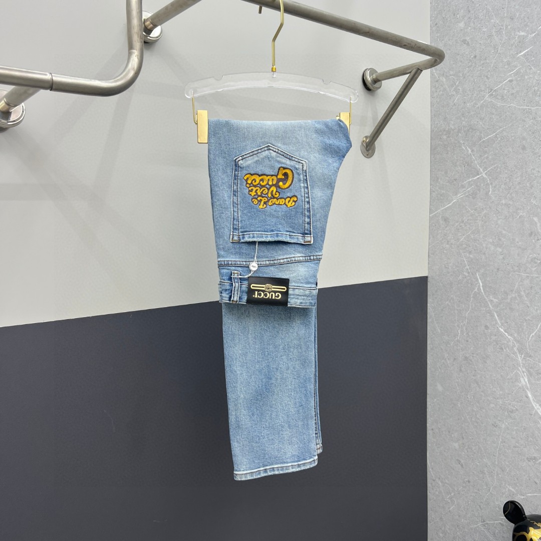 NO:120725,GUCCI 2025 new model is available in stock, original single hot jeans super customized, original hardware, super heavy industry technology, excellent version, impeccable details!  The style is not picky, it is very high-end, and the good products are not waiting for everyone. Take a look at it and start quickly. Size 29-38, gucci, jeans, alexander wang19860909GUCCI 2025新款现货上市,原单爆款牛仔裤超级定制款,原版五金,超级重工工艺,版型超赞细节做工无可挑剔！款式不挑人,特别高档,好货不等人,看中赶紧下手,尺码29-38,,gucci,jeans,alexander wang,Men's clothing