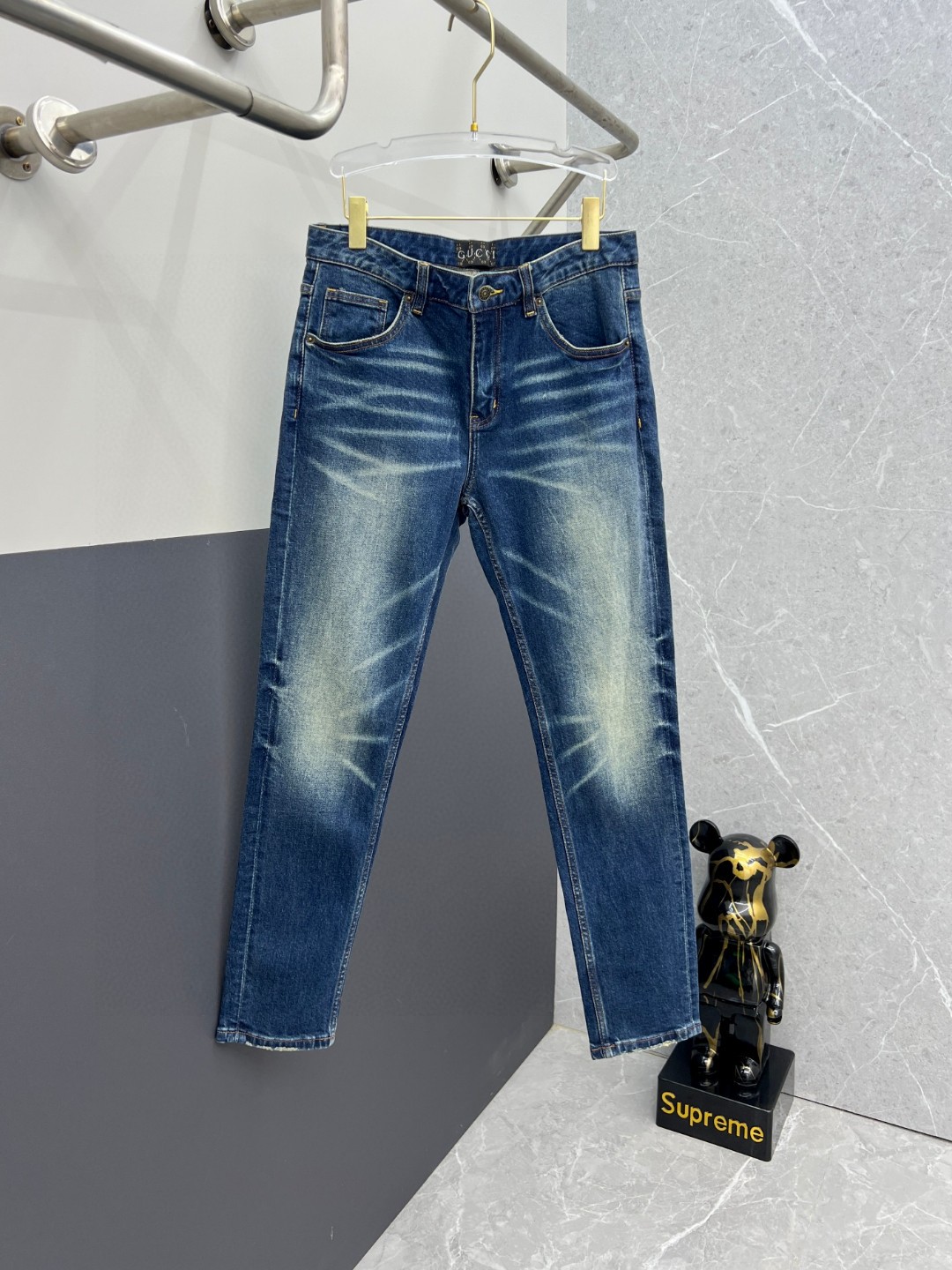 NO:120731,GUCCI 2025 new model is available in stock, original single hot jeans super customized, original hardware, super heavy industry technology, excellent version, impeccable details!  The style is not picky, it is very high-end, and the good products are not waiting for everyone. Take a look at it and start quickly. Size 29-38, gucci, jeans, alexander wang19860909GUCCI 2025新款现货上市,原单爆款牛仔裤超级定制款,原版五金,超级重工工艺,版型超赞细节做工无可挑剔！款式不挑人,特别高档,好货不等人,看中赶紧下手,尺码29-38,,gucci,jeans,alexander wang,Men's clothing