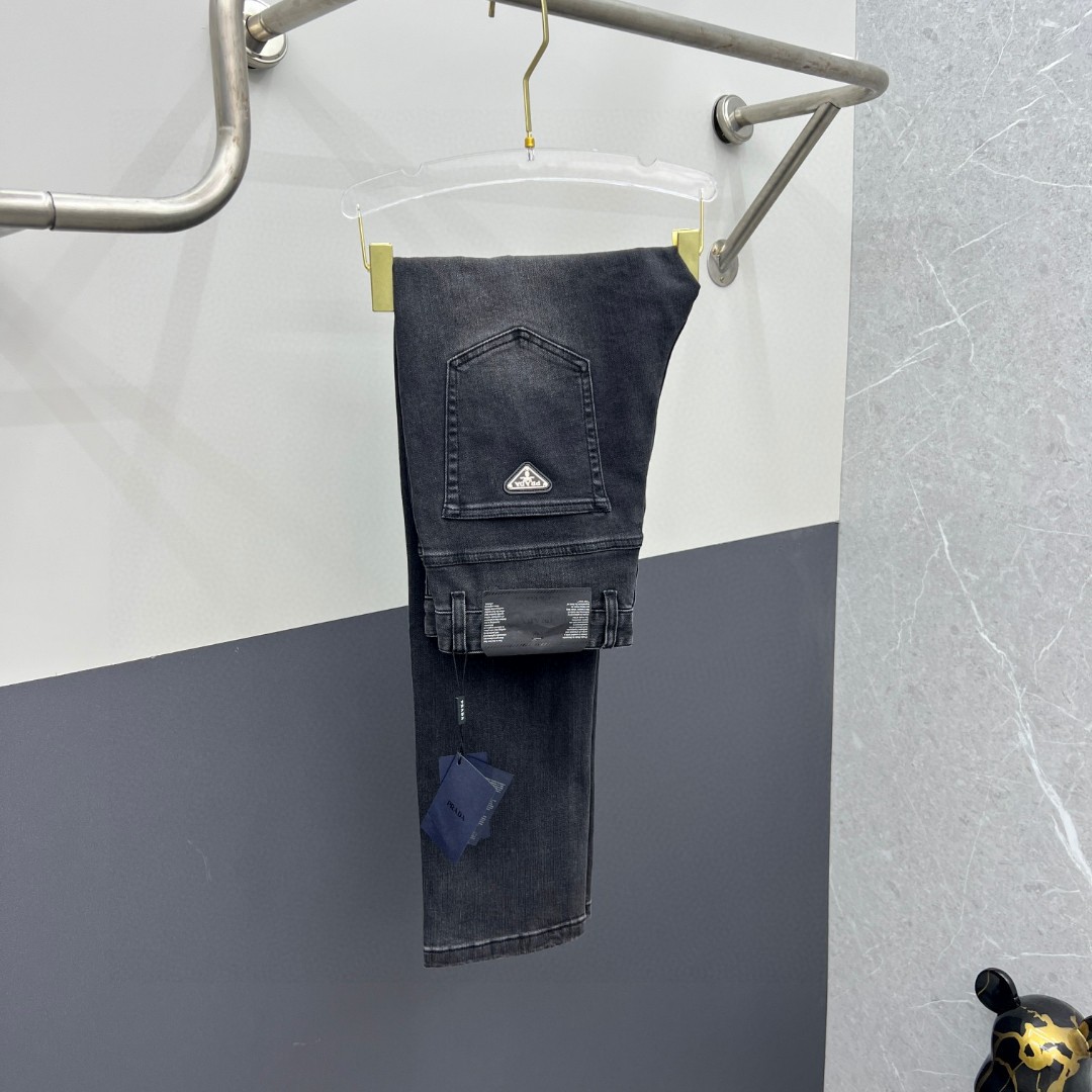 NO:120734,PradaI 2025 new model is available in stock, original single hot jeans super customized model, original hardware, super heavy industry technology, excellent version, impeccable details!  The style is not picky, it is very high-end, and the good products are not waiting for everyone. Take a look at it and start quickly. Size 29-40, prada, jeans, alexander wang19860909PradaI 2025新款现货上市,原单爆款牛仔裤超级定制款,原版五金,超级重工工艺,版型超赞细节做工无可挑剔！款式不挑人,特别高档,好货不等人,看中赶紧下手,尺码29-40,,prada,jeans,alexander wang,Men's clothing