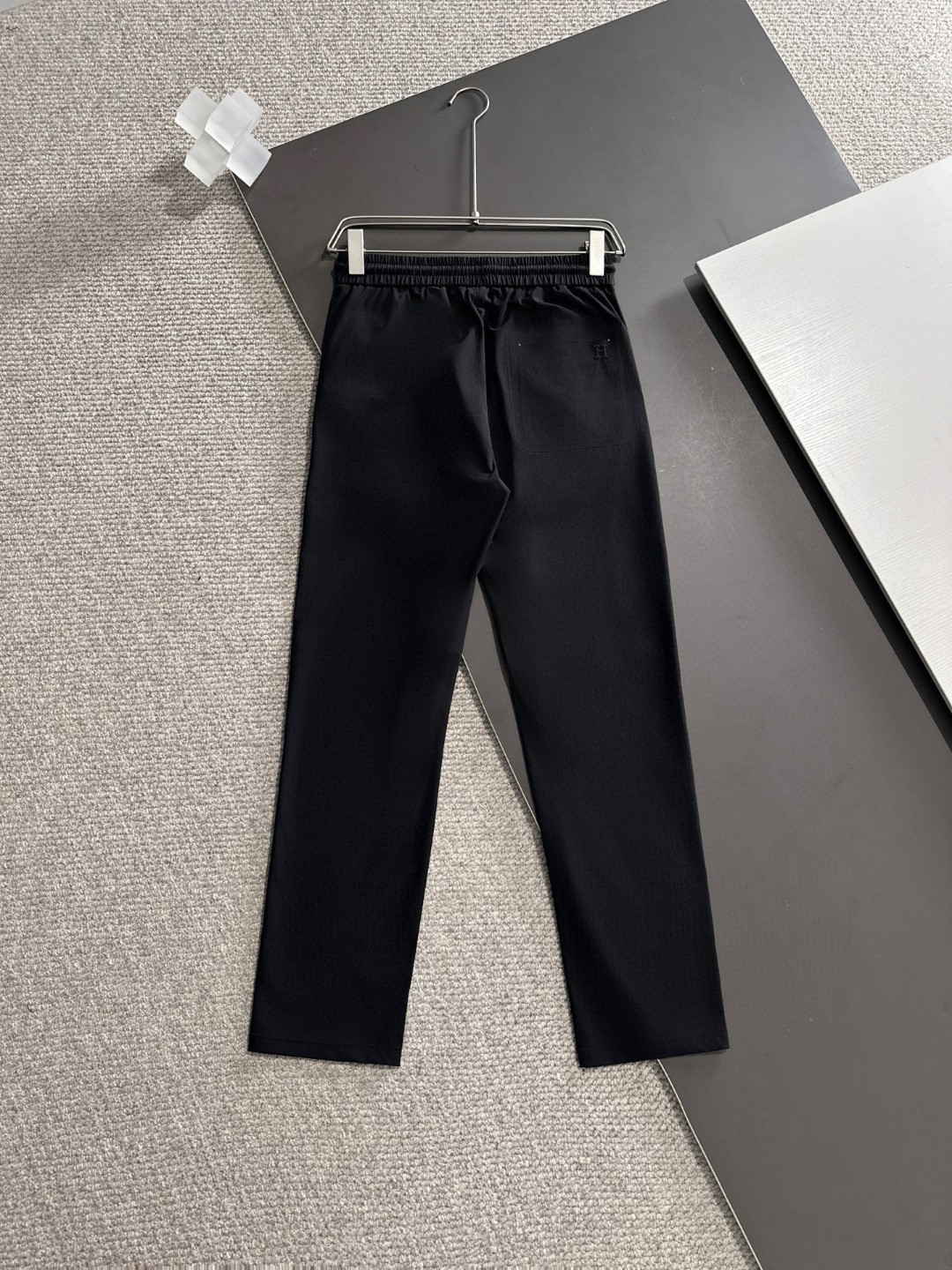 NO:124342,HER Hermes 2025 new casual pants! The official website is released simultaneously. The brand's classic LOGO casual pants, customized fabric, excellent comfort and strong hand touch. The work is highly conscious and the perfect quality craftsmanship. Size M-4XL, hermes, alexander wang19860909HER 爱马仕2025新款休闲裤！官网同步发售.品牌经典LOGO休闲裤,定制面料,舒适度极好,手触感 烈.辦识度极高,完美品相工艺.尺码M-4XL,,hermes,alexander wang,Men's clothing