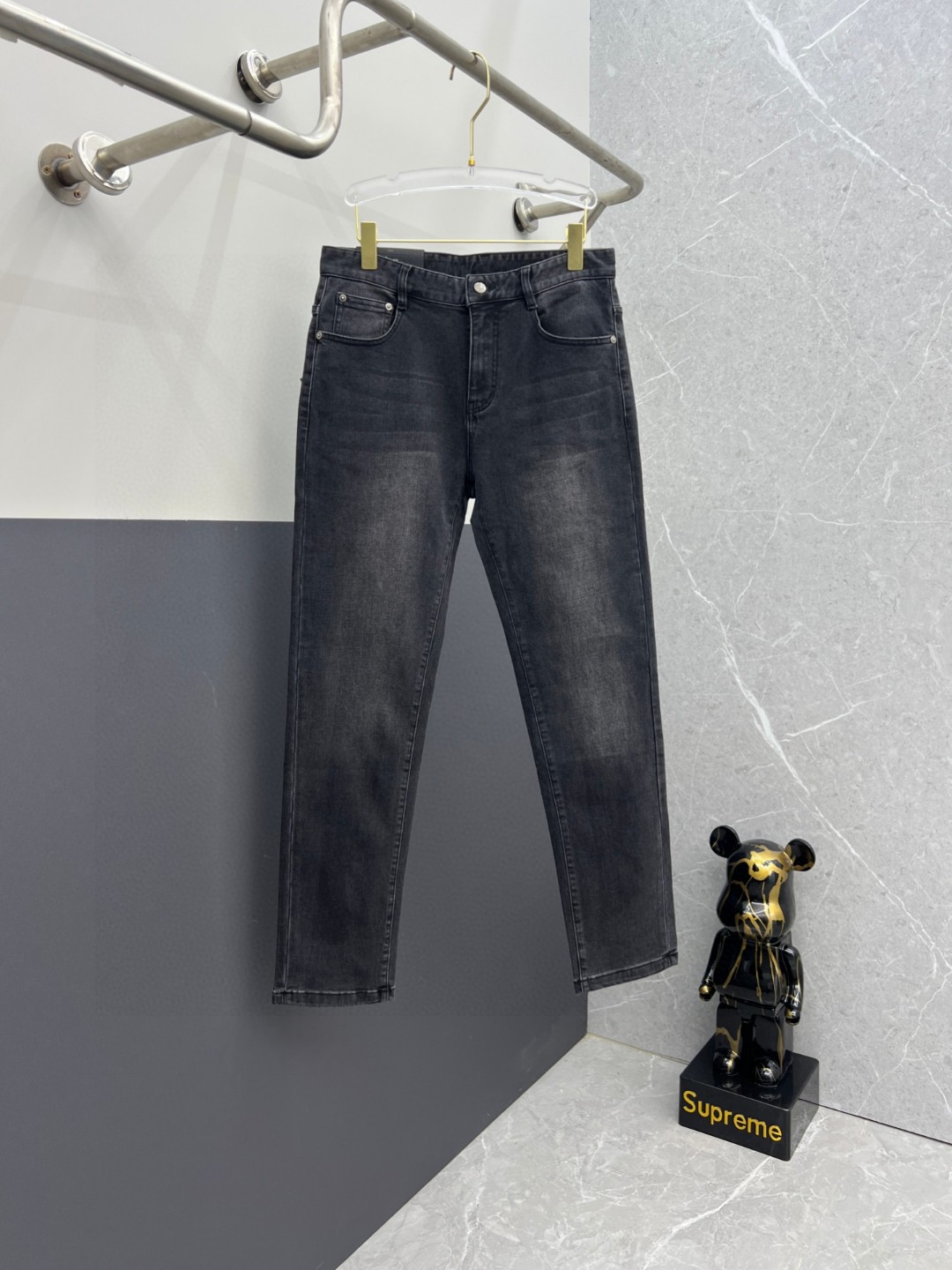 NO:126900,PradaI 2025 new model is available in stock, original single hot jeans super customized model, original hardware, super heavy industry technology, excellent version, impeccable details!  The style is not picky, it is very high-end, and the good products are not waiting for everyone. Take a look at it and start quickly. Size 29-40, prada, jeans, alexander wang19860909PradaI 2025新款现货上市,原单爆款牛仔裤超级定制款,原版五金,超级重工工艺,版型超赞细节做工无可挑剔！款式不挑人,特别高档,好货不等人,看中赶紧下手,尺码29-40,,prada,jeans,alexander wang,Men's clothing